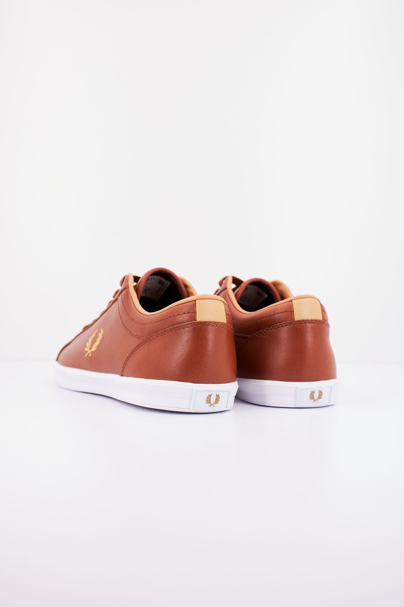 FRED PERRY BASELINE LEATHER en color MARRON (3)