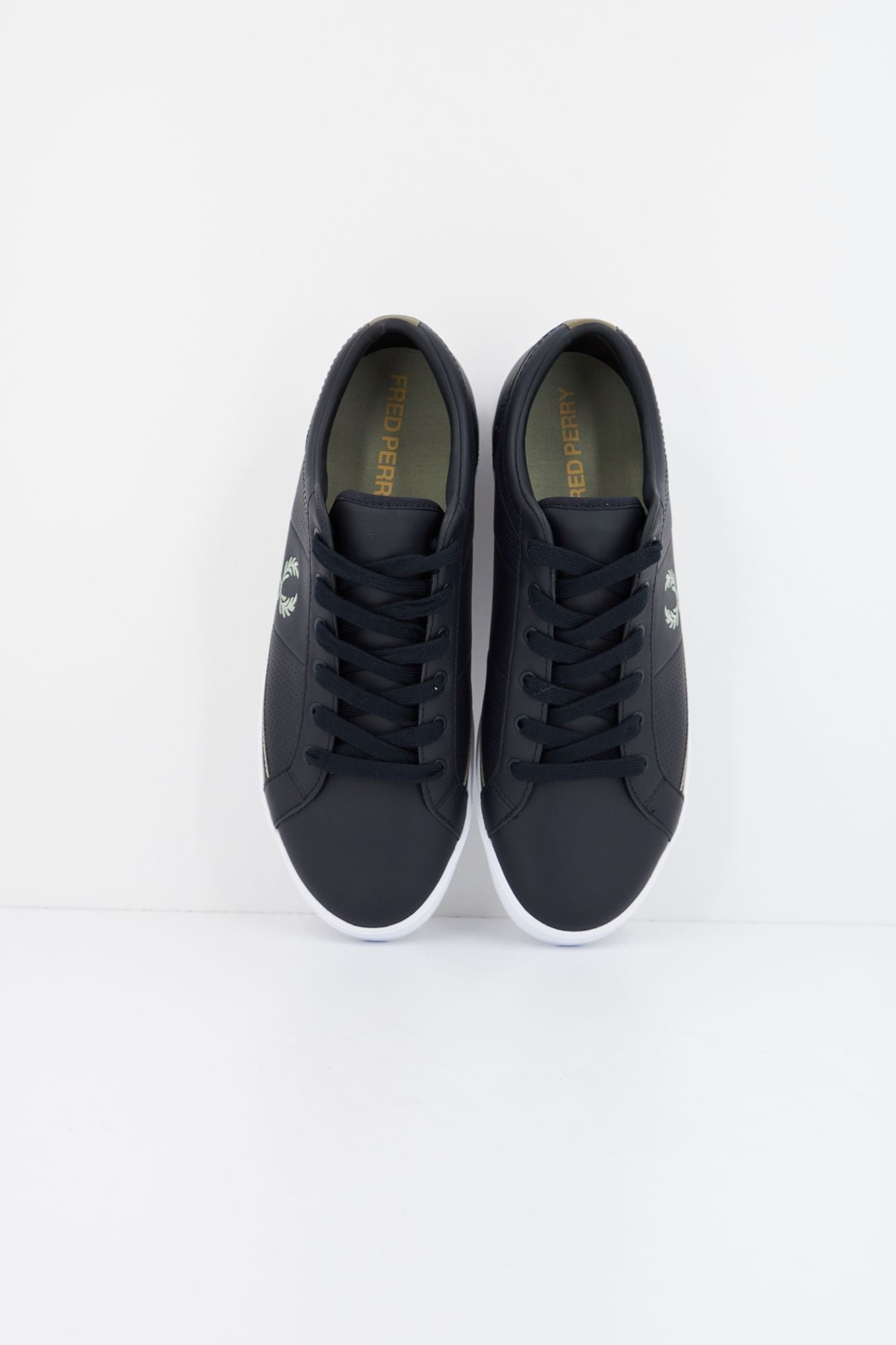 FRED PERRY  BASELINE PERF LEATH en color AZUL (2)