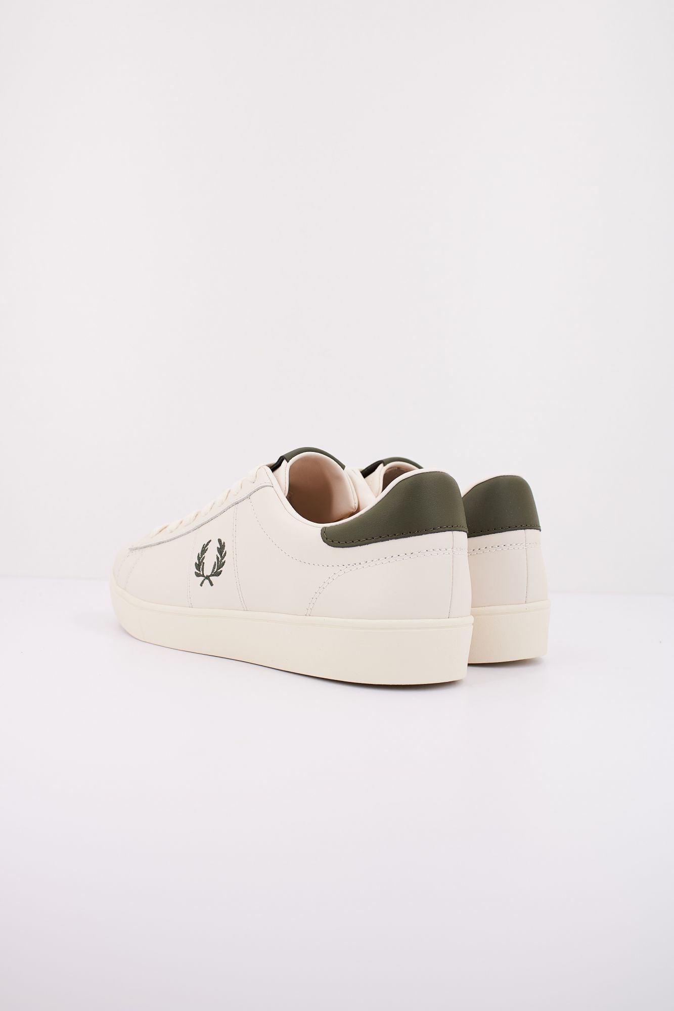 FRED PERRY SPENCER LEATHER en color BEIS (4)