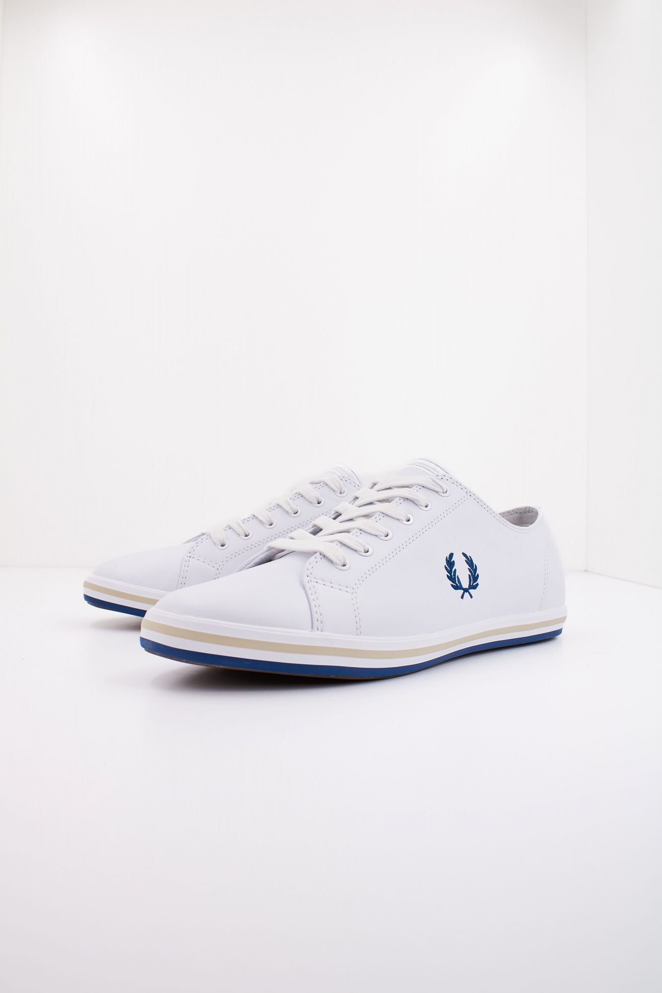 FRED PERRY KINGSTON LEATHER en color BLANCO (2)