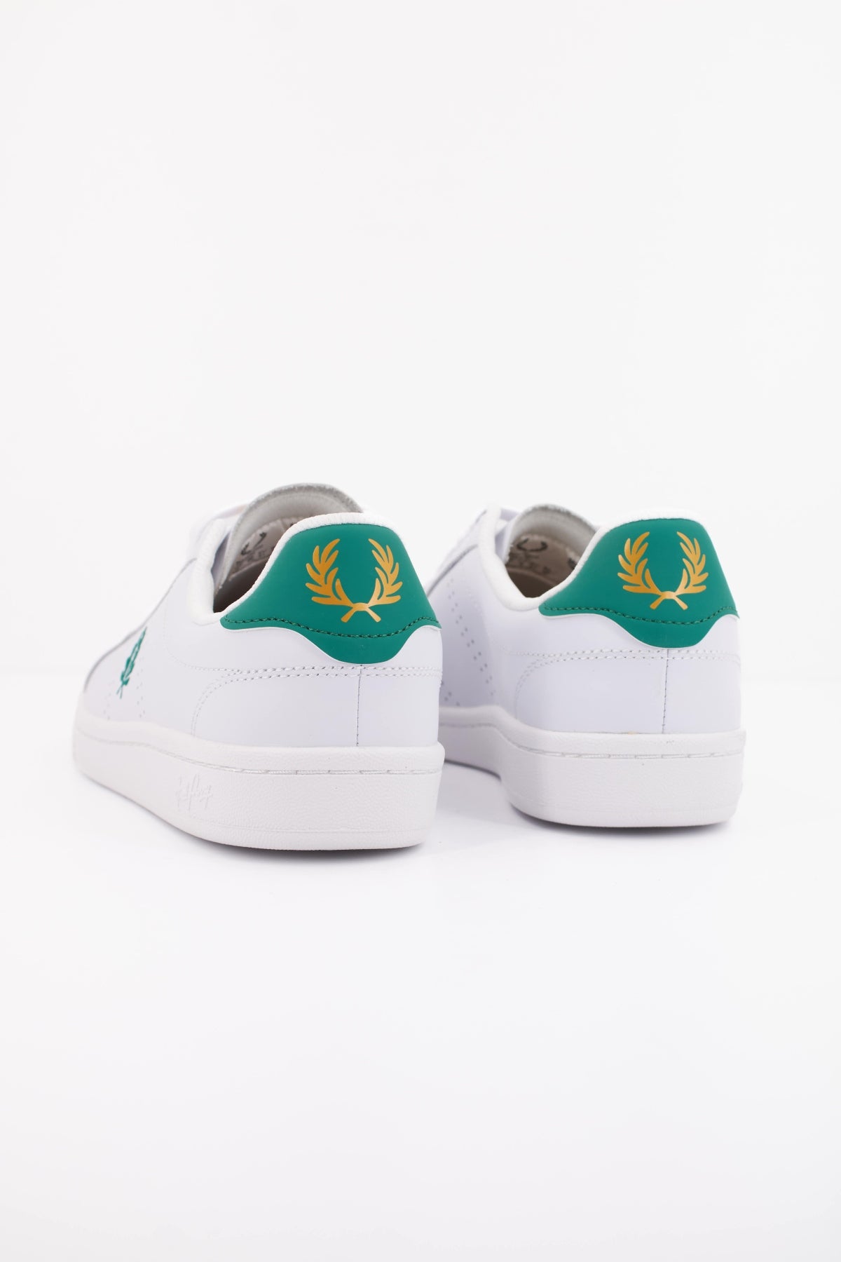 FRED PERRY B721 LEATHER en color BLANCO (4)