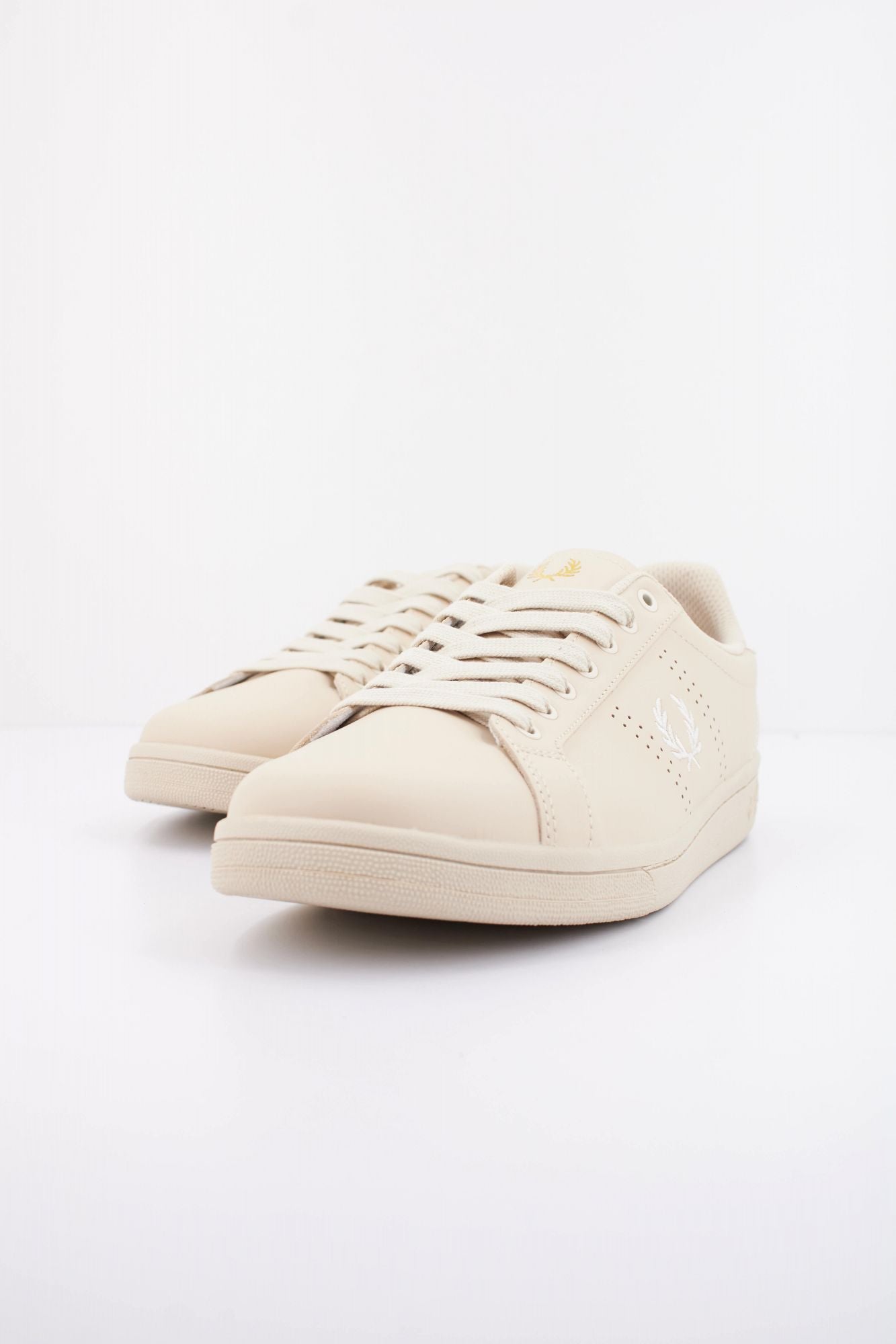 FRED PERRY B721 LEATHER en color BEIS (2)