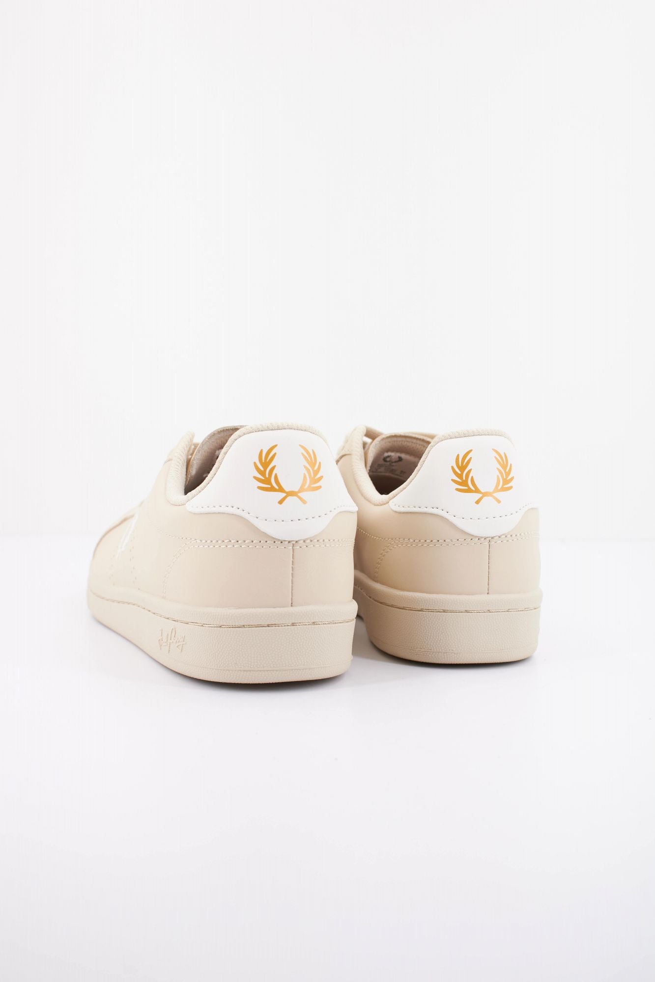 FRED PERRY B721 LEATHER en color BEIS (4)