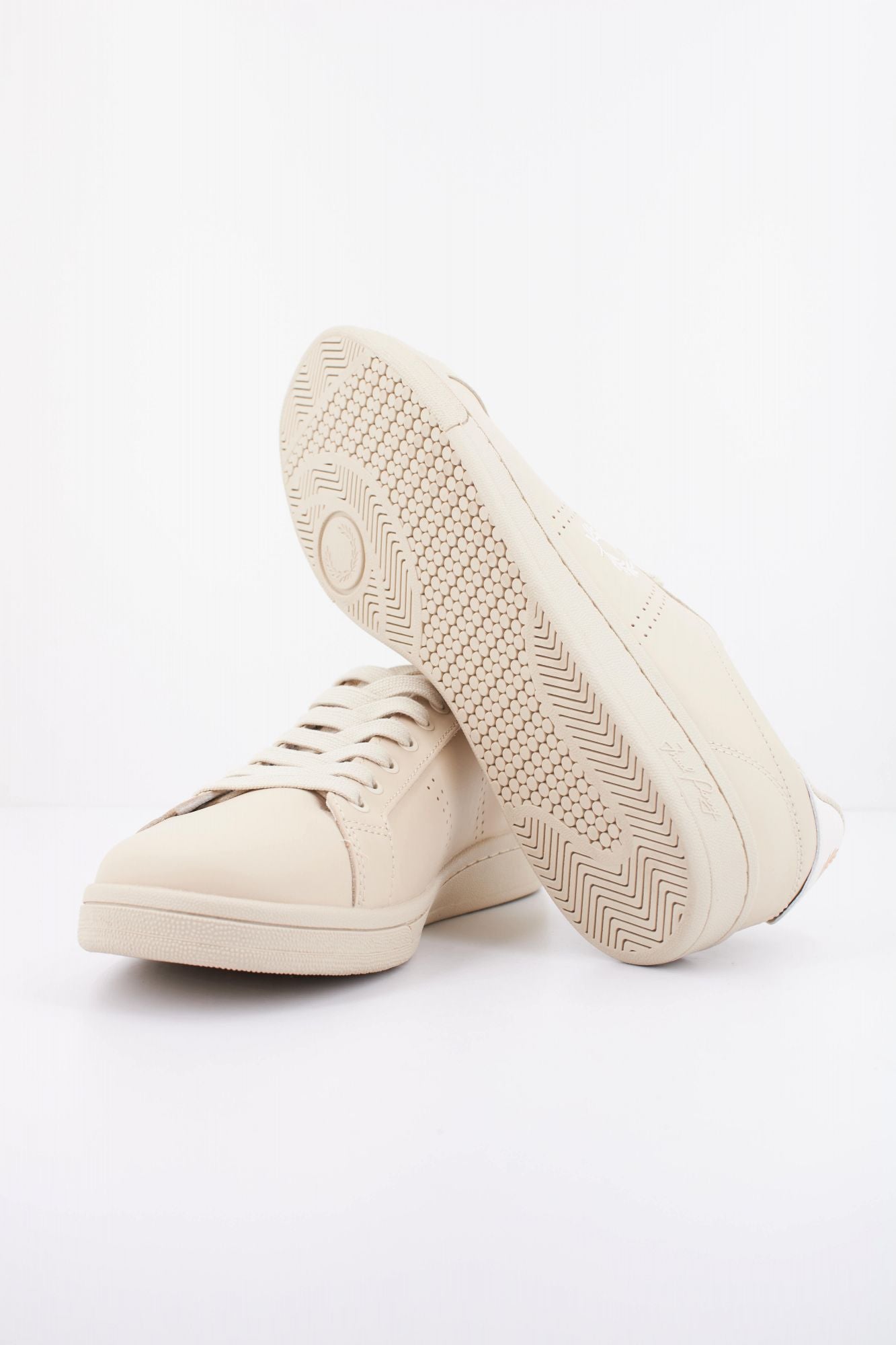 FRED PERRY B721 LEATHER en color BEIS (5)
