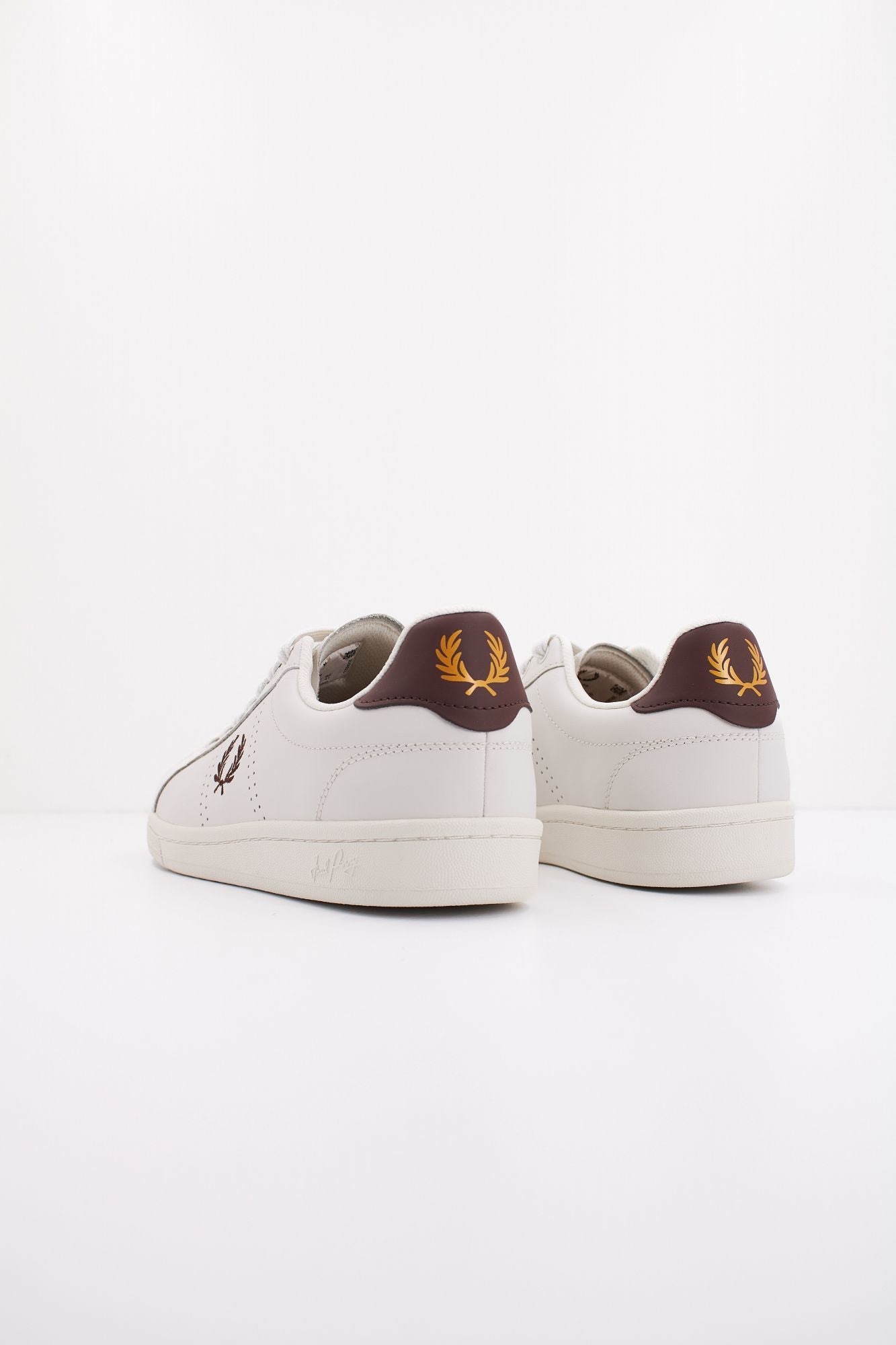 FRED PERRY B721 LEATHER en color BLANCO (3)