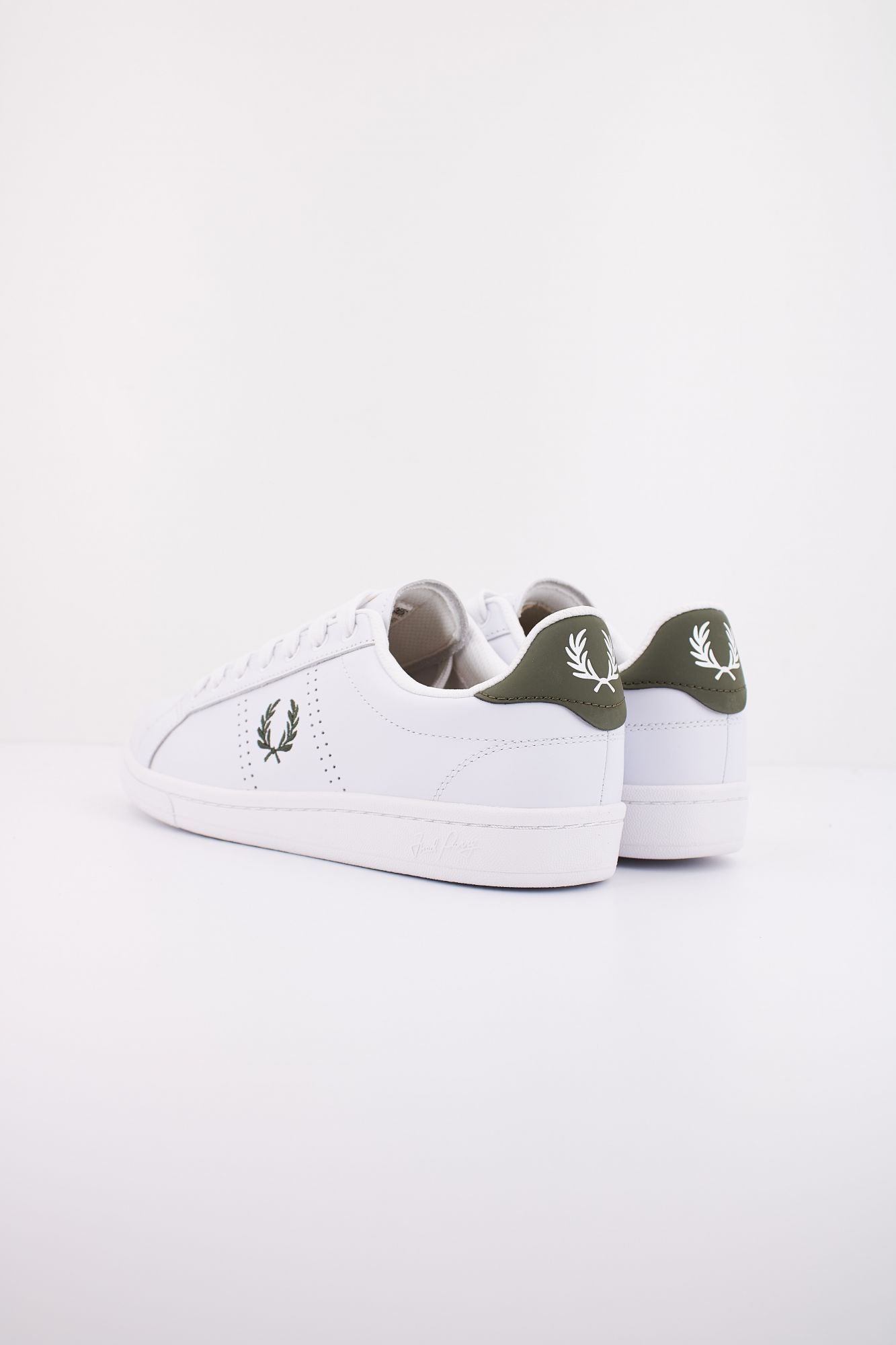 FRED PERRY B721 LEATHER en color BLANCO (4)