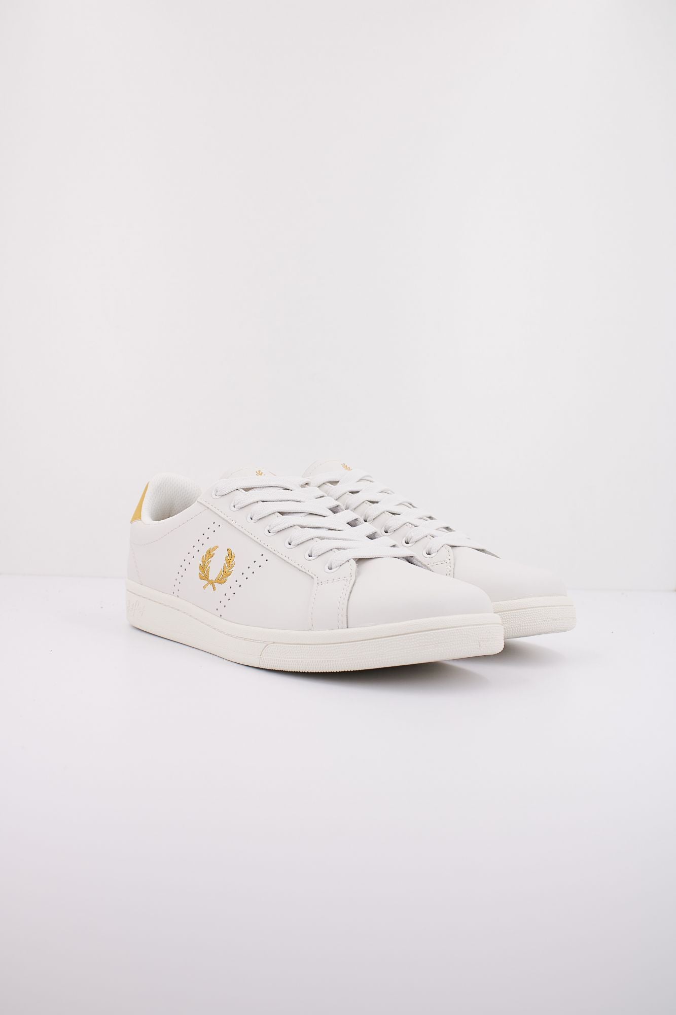FRED PERRY B721 LEATHER en color BLANCO (2)