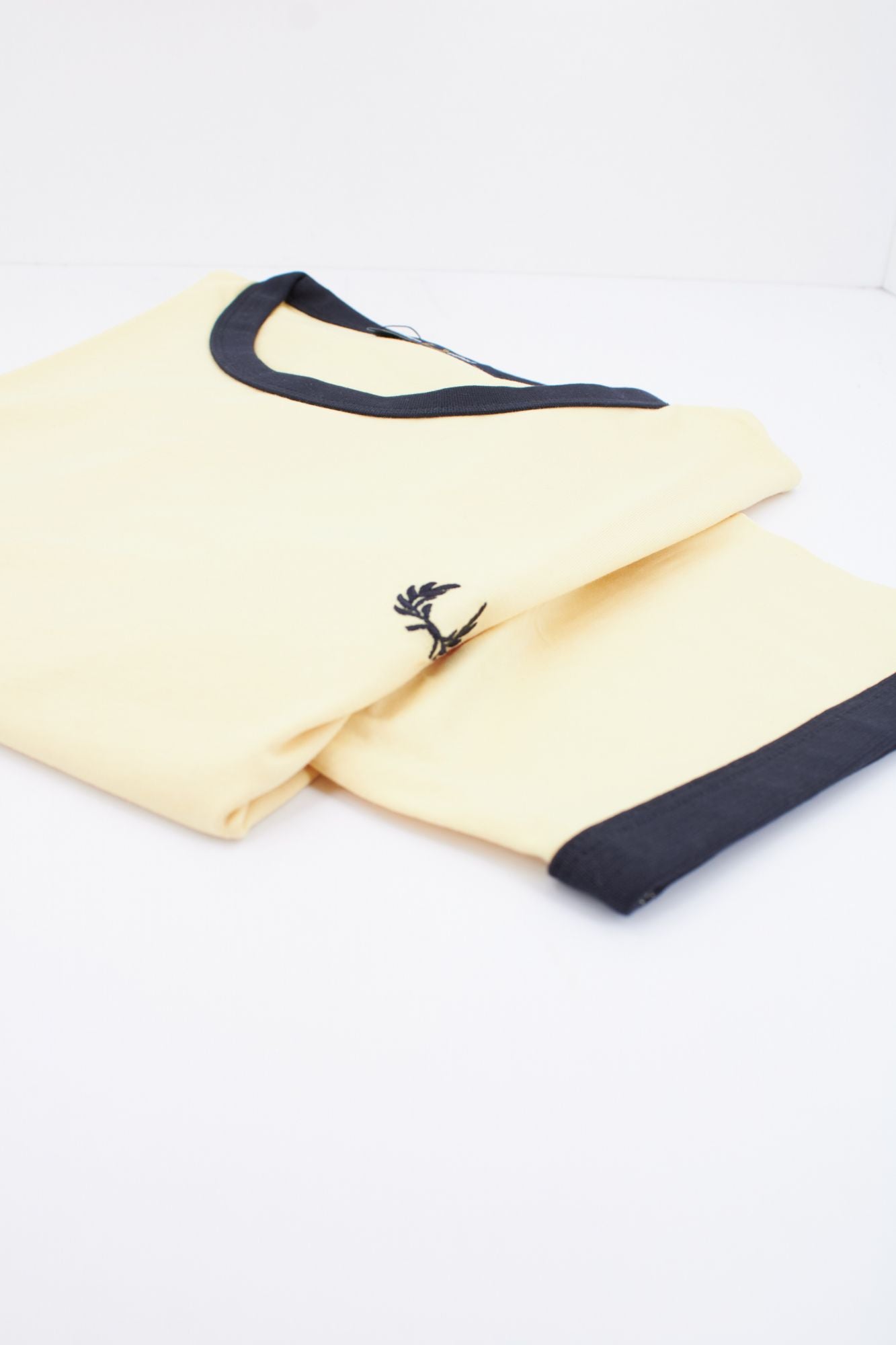 FRED PERRY RINGER T-SHIRT en color AMARILLO (2)