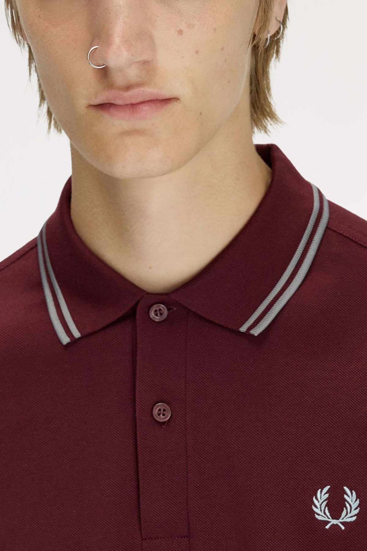FRED PERRY TWIN TIPPED en color BURDEOS (4)