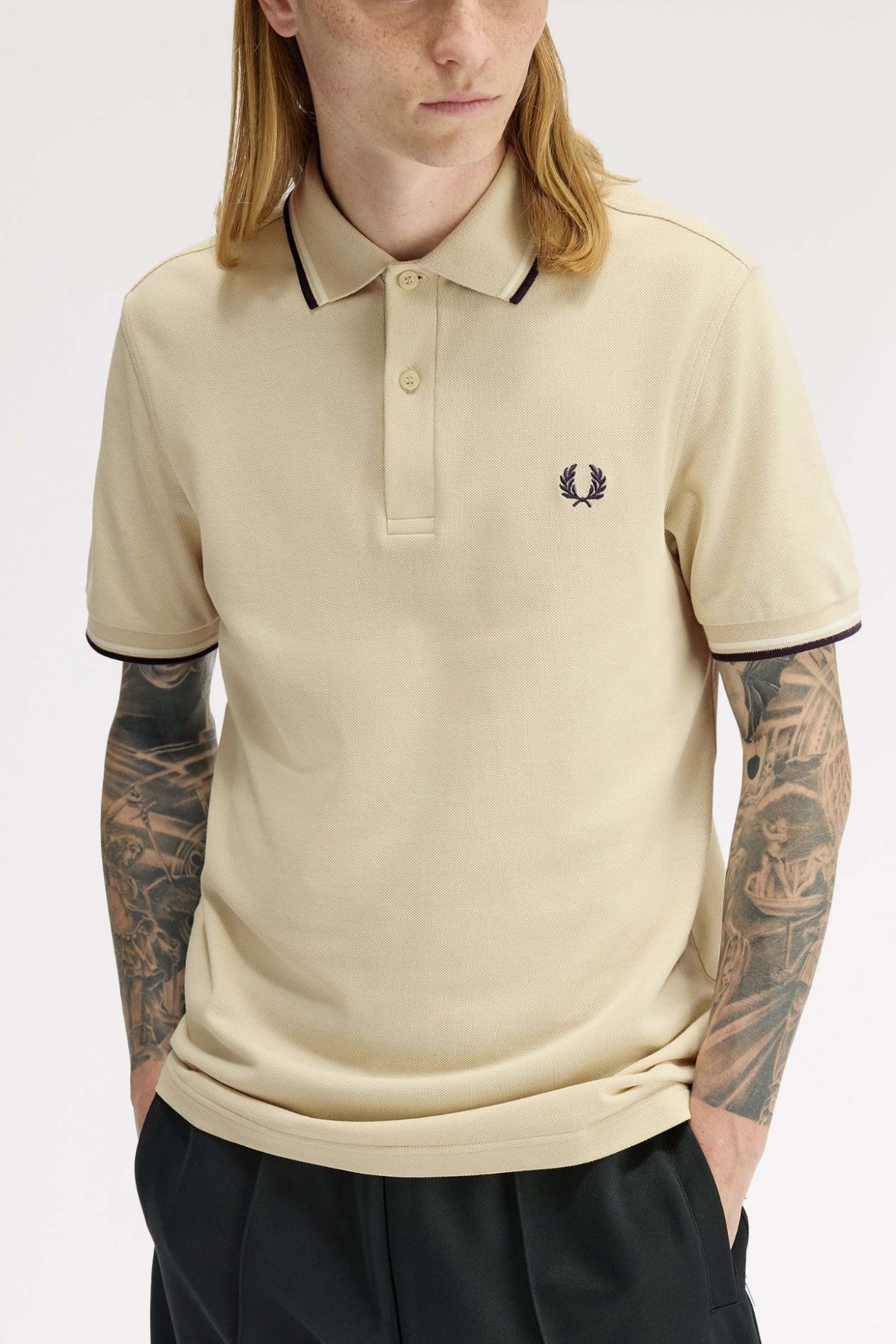 FRED PERRY TWIN TIPPED en color BEIS (3)