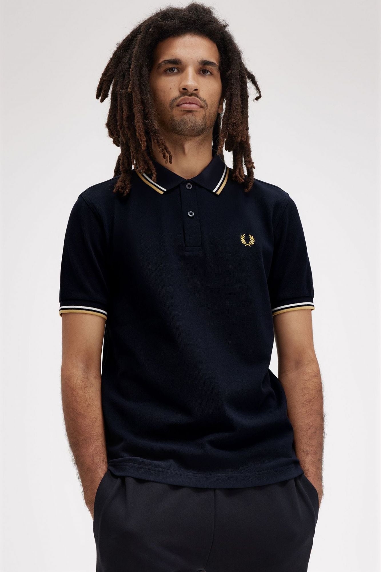FRED PERRY TWIN TIPPED en color AZUL (4)