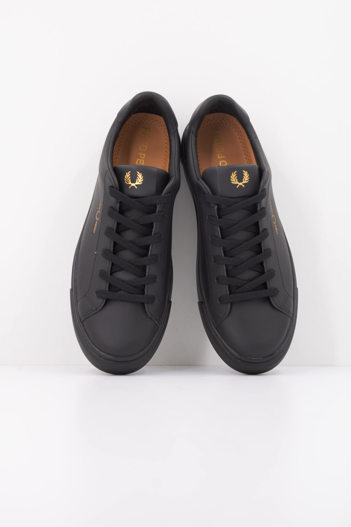 FRED PERRY B71 LEATHER en color NEGRO (3)