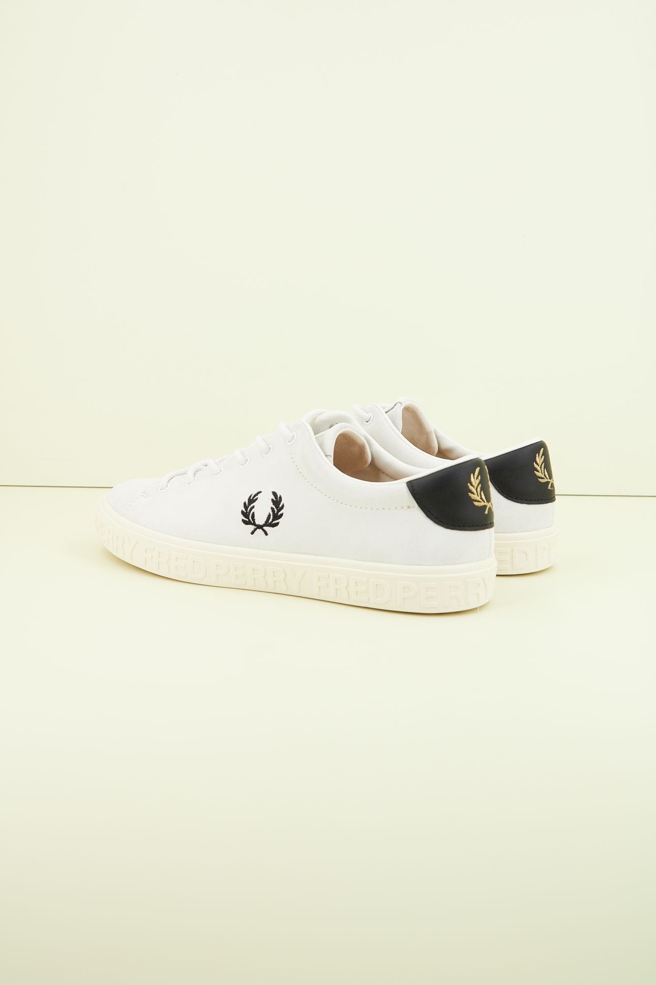 FRED PERRY LOTTIE SUEDE en color BLANCO (3)