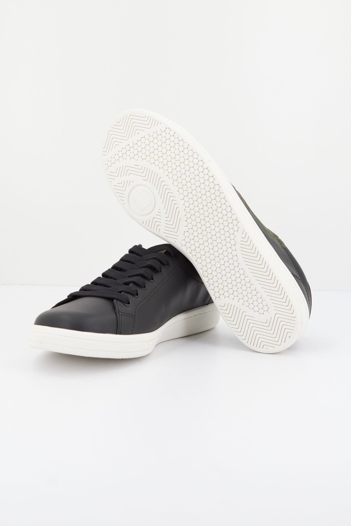 FRED PERRY LEATHER/BRANDED en color NEGRO (4)