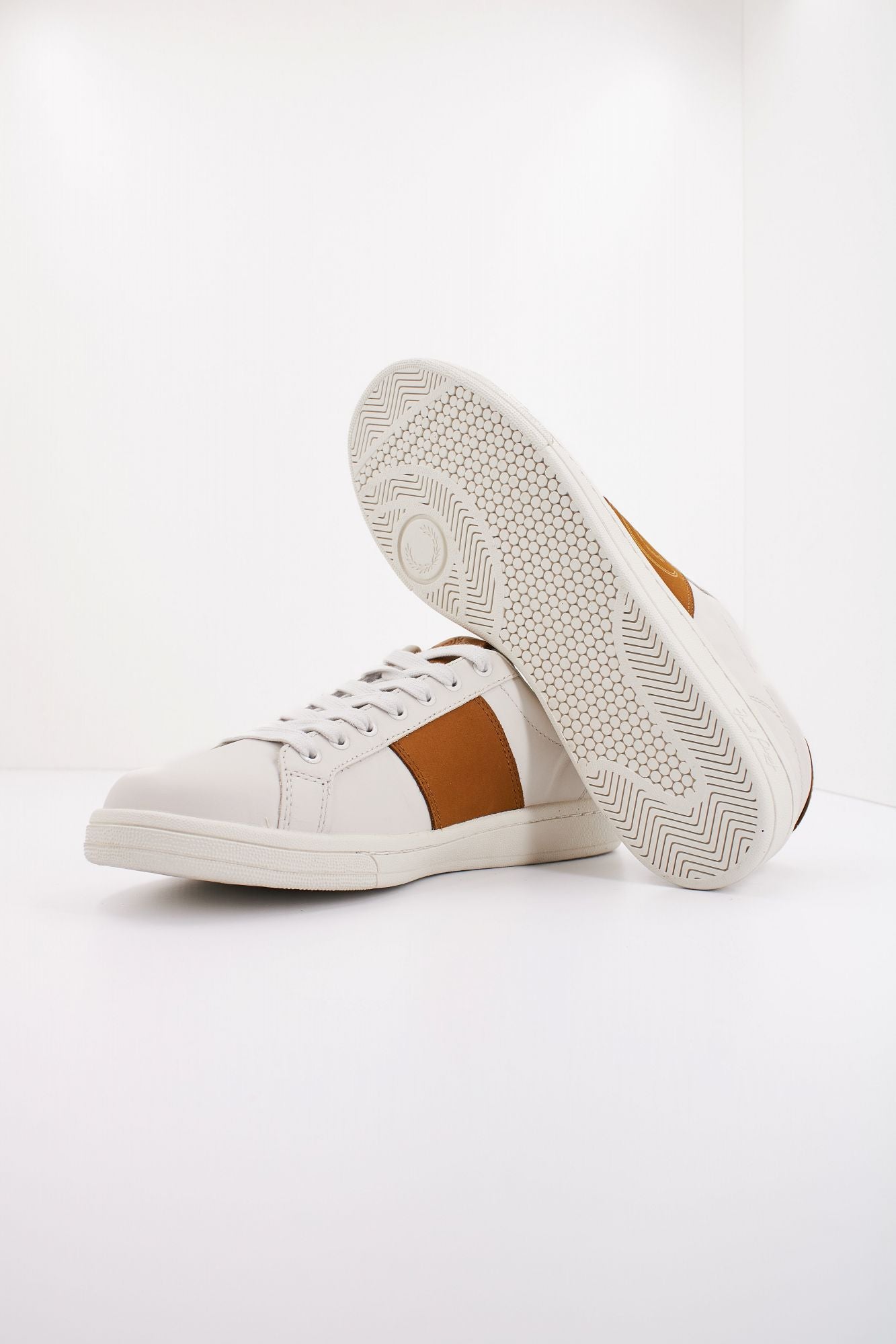 FRED PERRY B721 LEATHER/BRANDE en color BLANCO (4)
