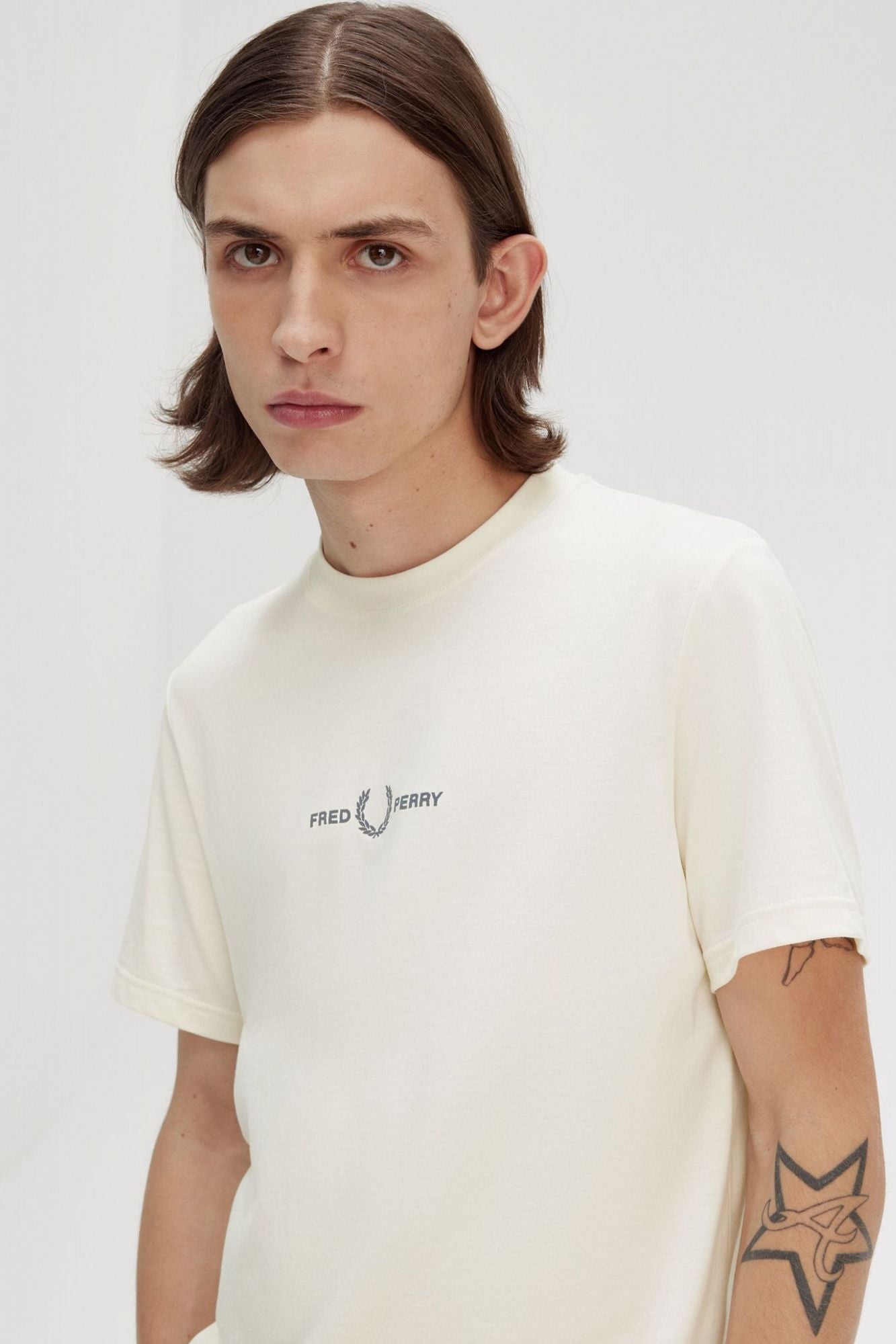 FRED PERRY  EMBROIDERED T-SHIRT en color BEIS (4)