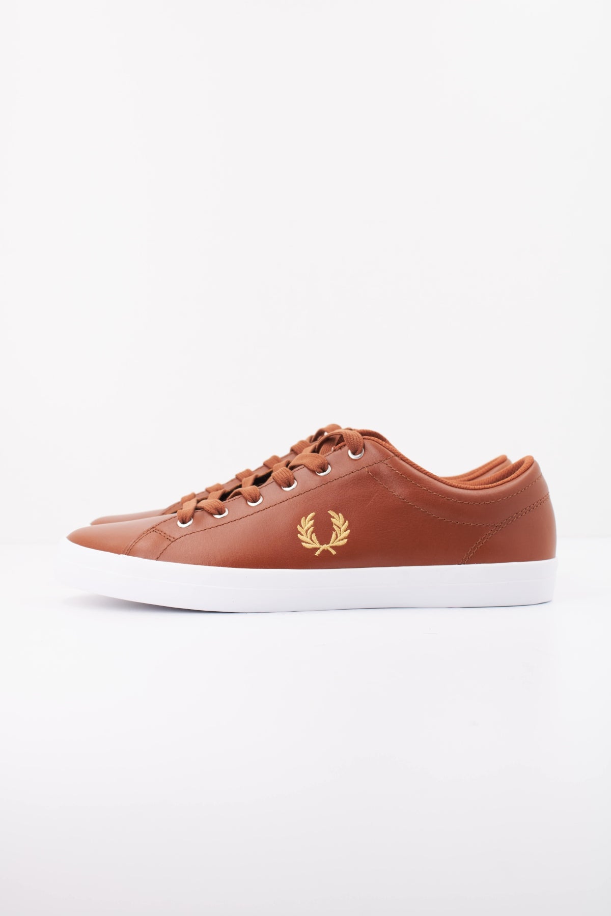 FRED PERRY BASELINE LEATHER en color MARRON (1)