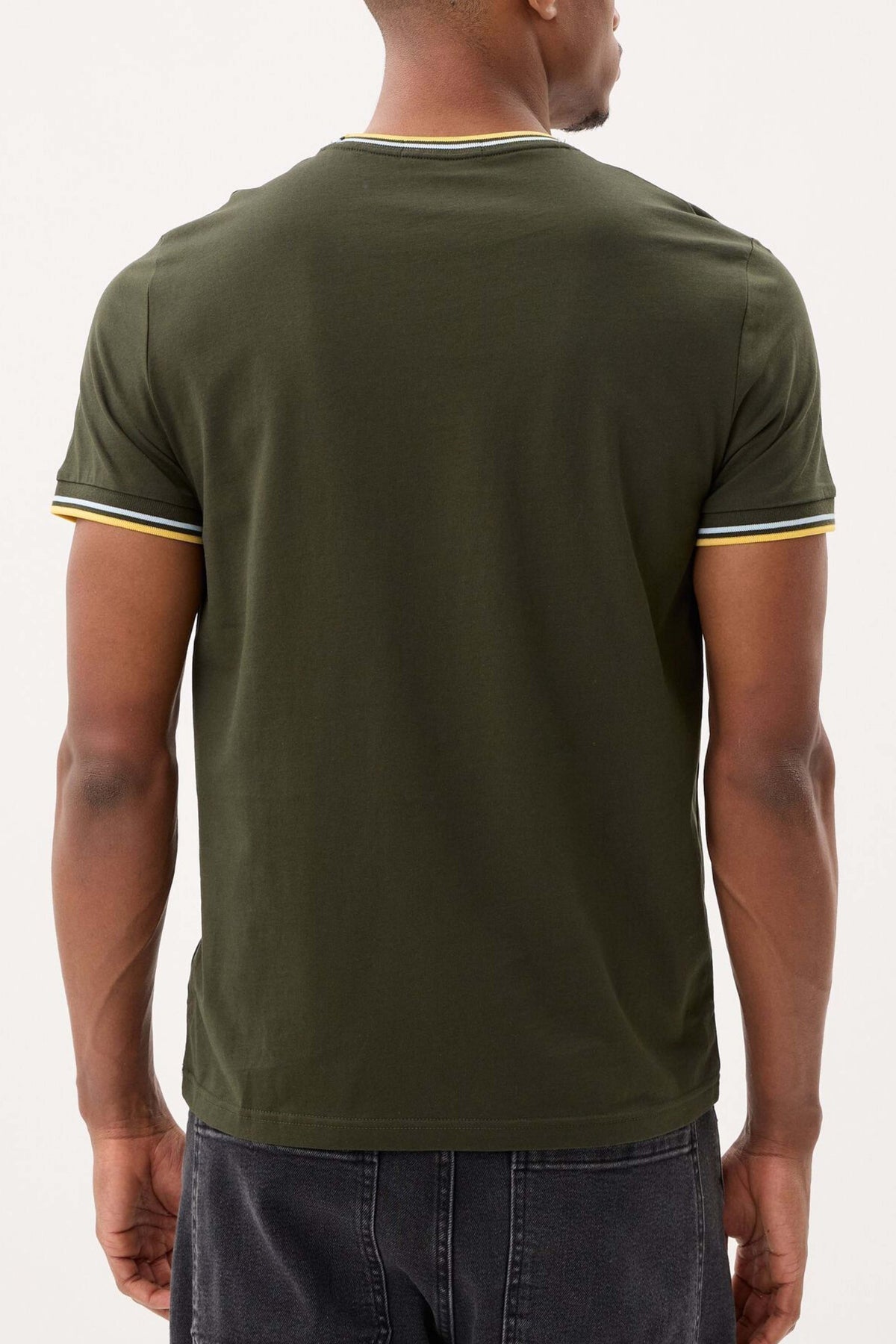 FRED PERRY  TWIN TIPPED T-SHIRT en color VERDE (2)
