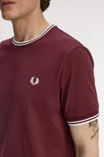 FRED PERRY  TWIN TIPPED T-SHIRT en color BURDEOS (3)