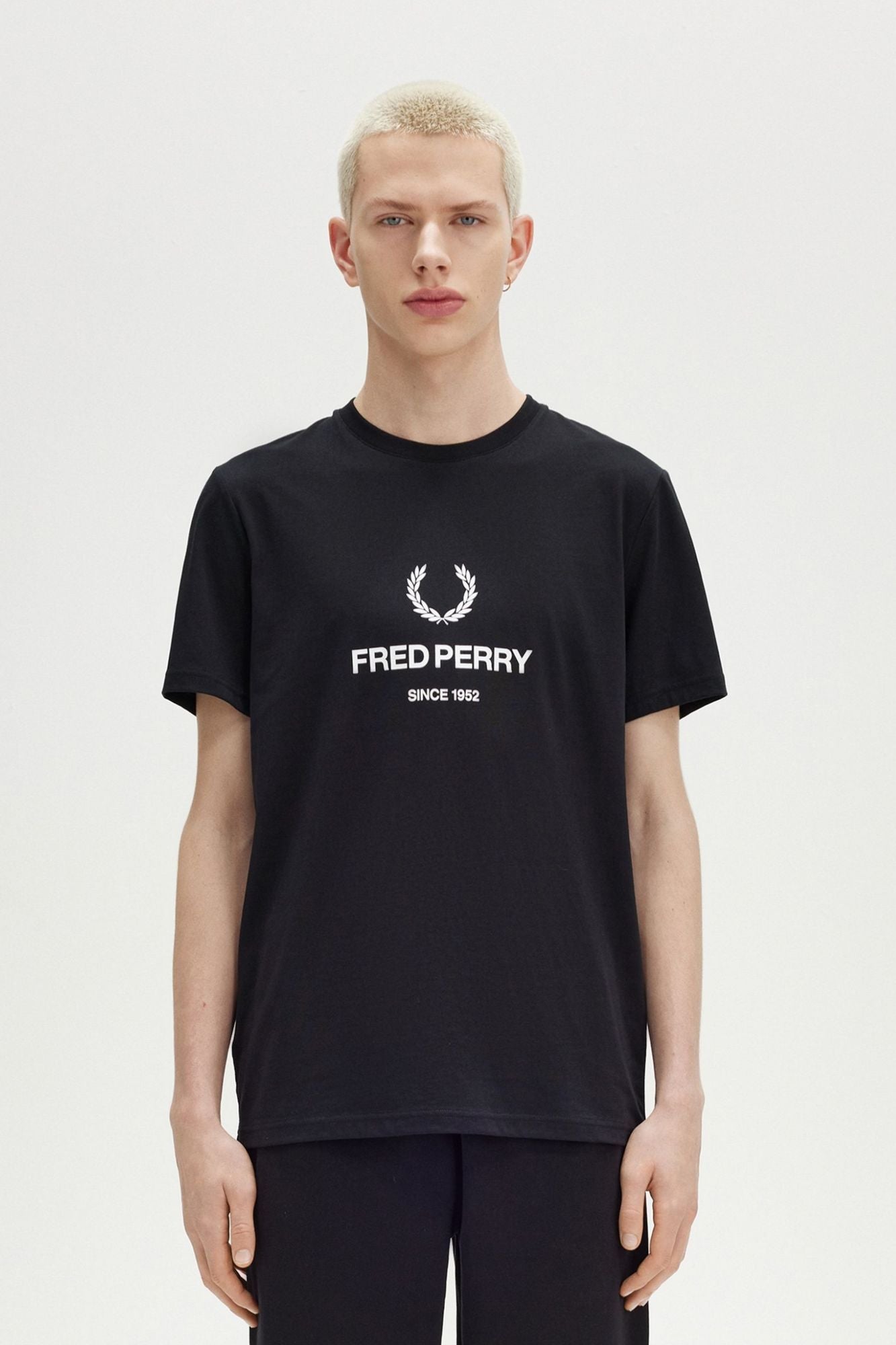 FRED PERRY GRAPHIC T-SHIRT en color NEGRO (1)