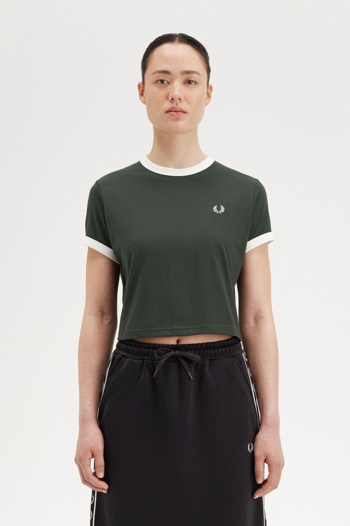 FRED PERRY CROPPED RINGER T-SHIRT en color VERDE (1)