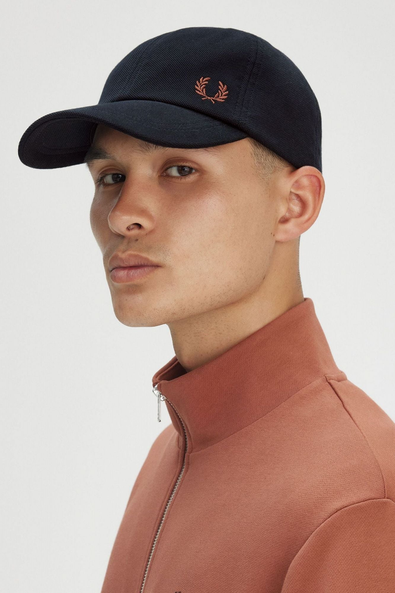 FRED PERRY  PIQUE CLASSIC CAP en color AZUL (4)