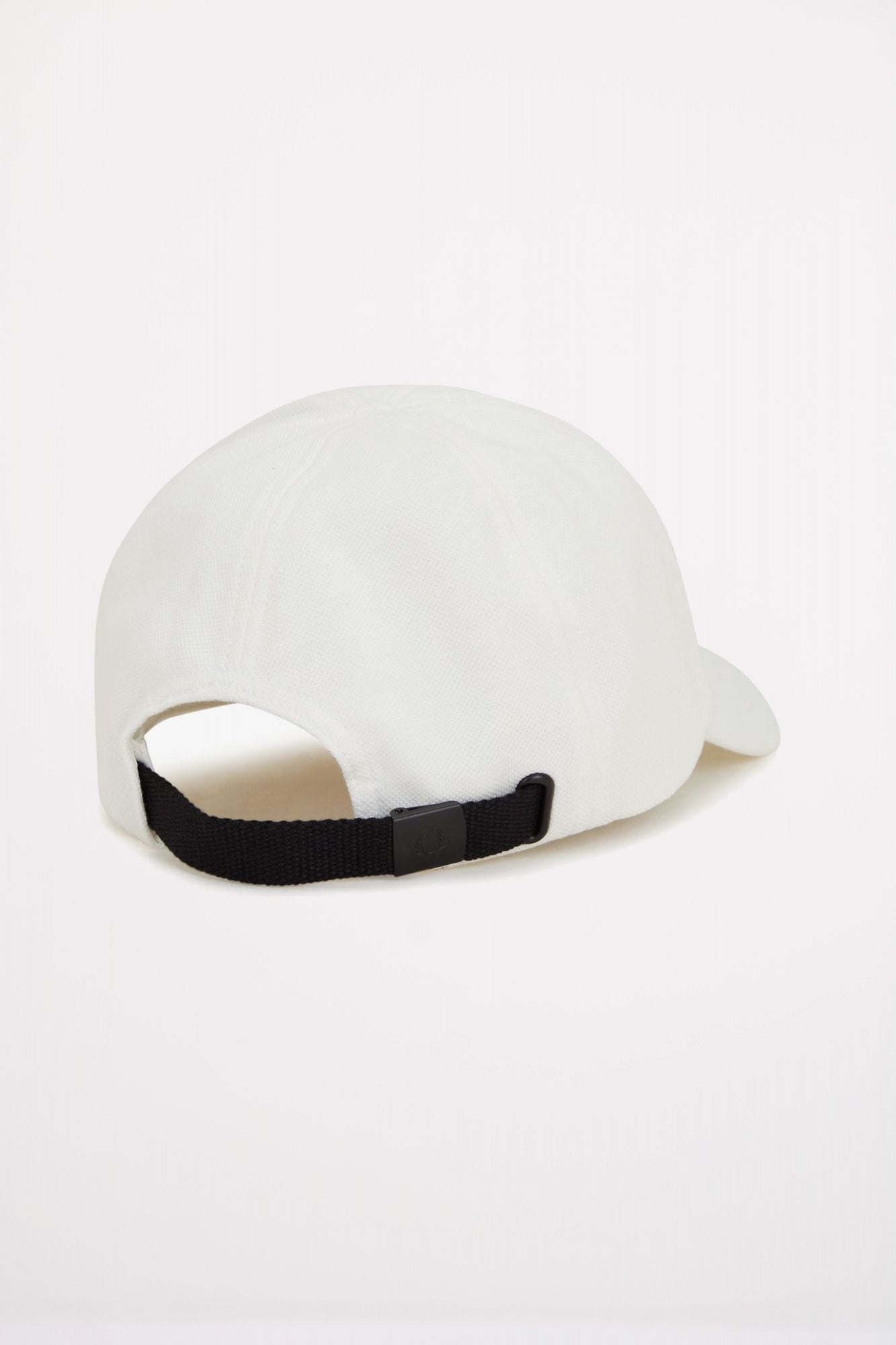 FRED PERRY  PIQUE CLASSIC CAP en color BLANCO (2)