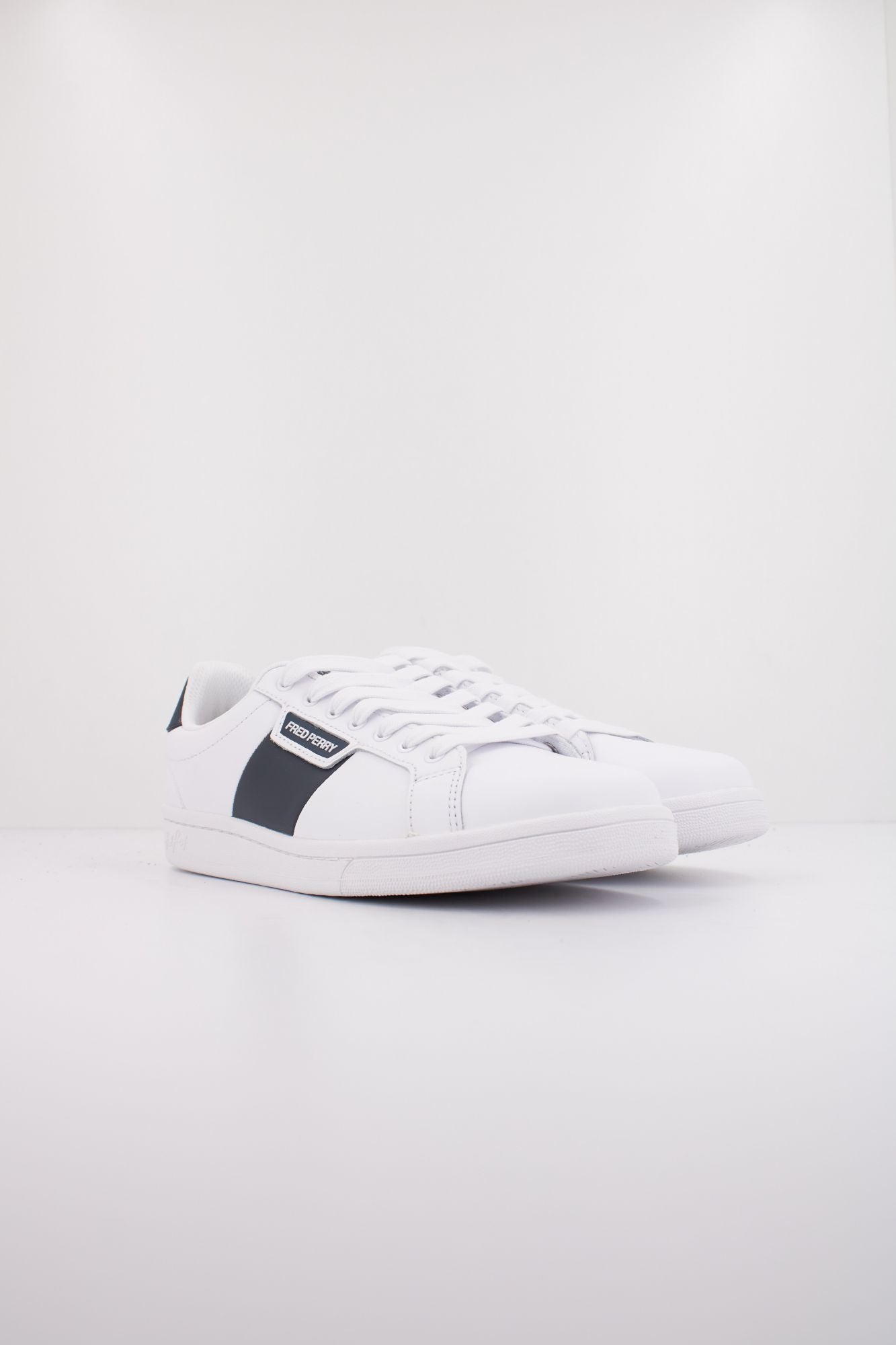 FRED PERRY LEATHER BRANDE en color BLANCO (2)