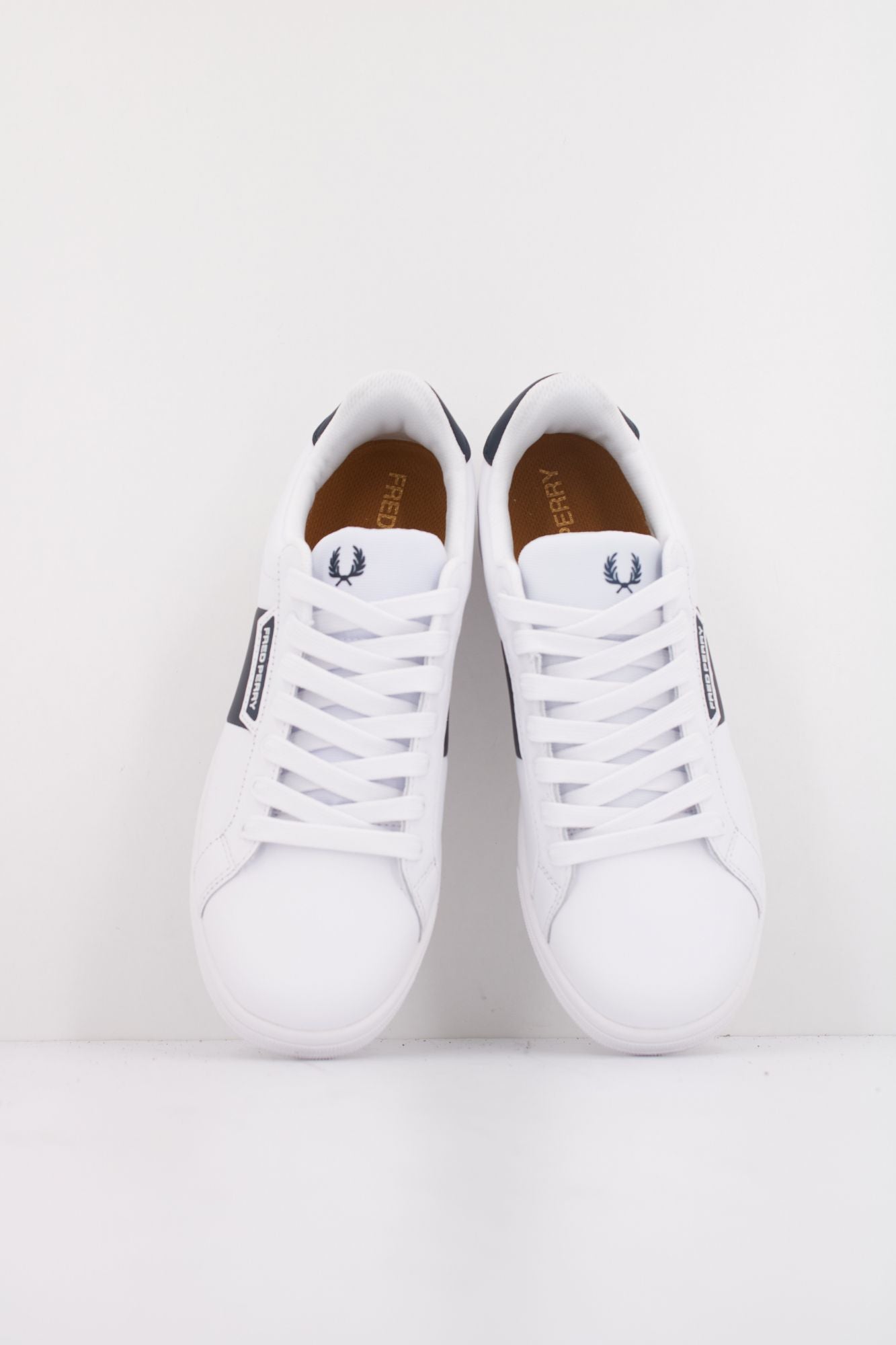 FRED PERRY LEATHER BRANDE en color BLANCO (3)