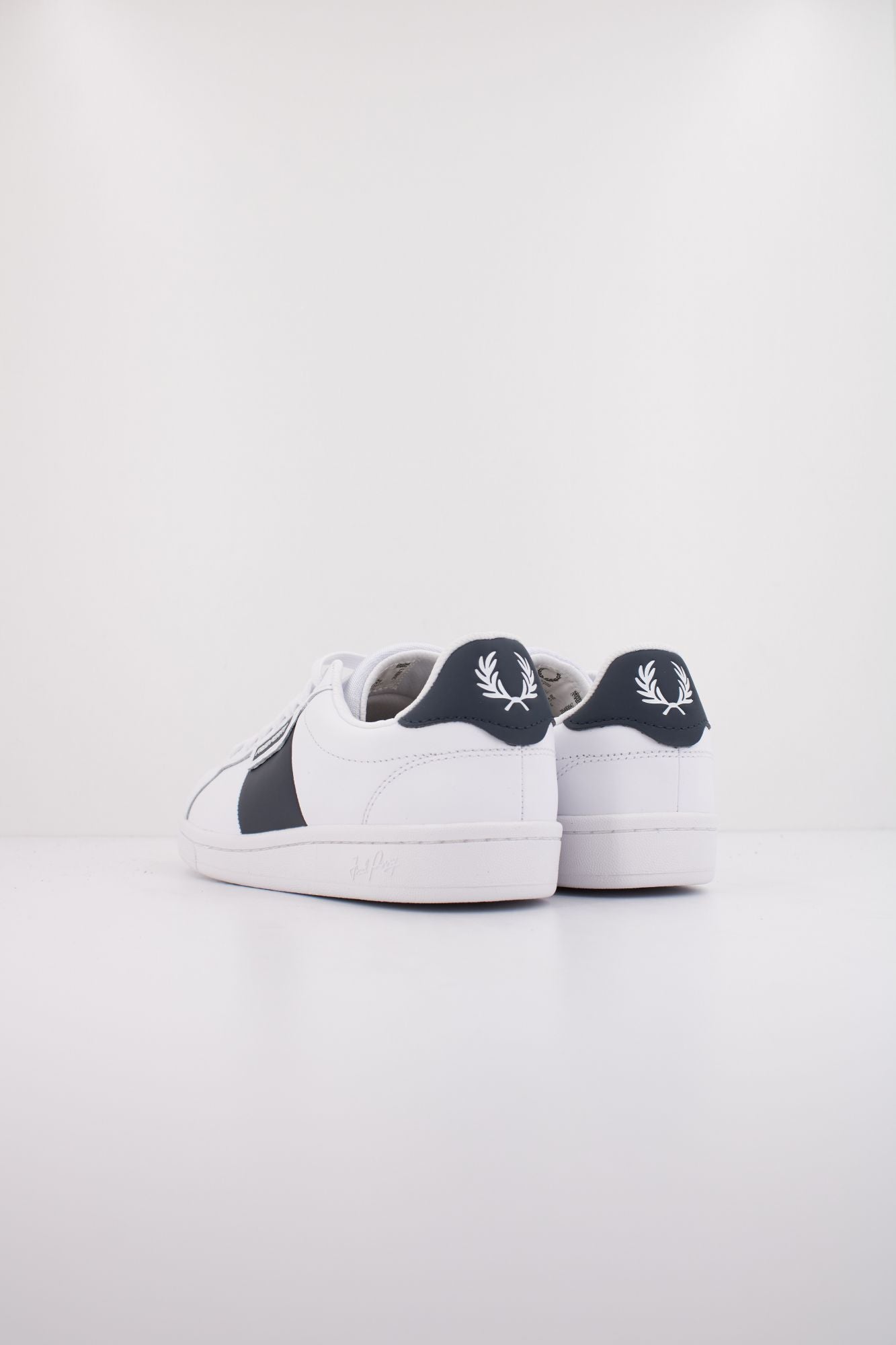FRED PERRY LEATHER BRANDE en color BLANCO (4)