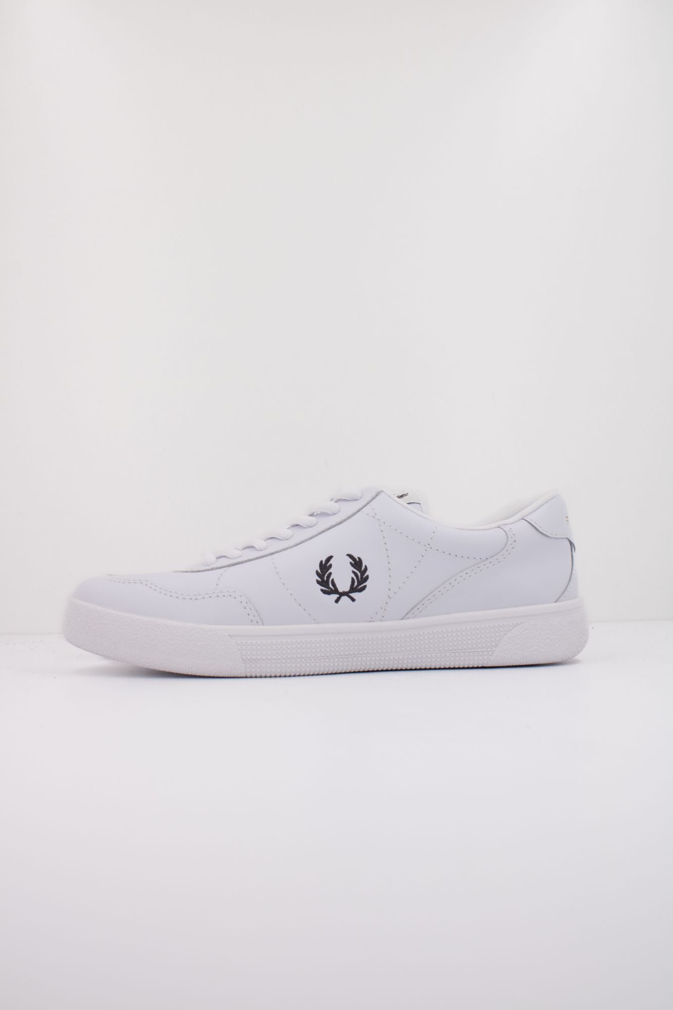 FRED PERRY B11 LEATHER en color BLANCO (1)