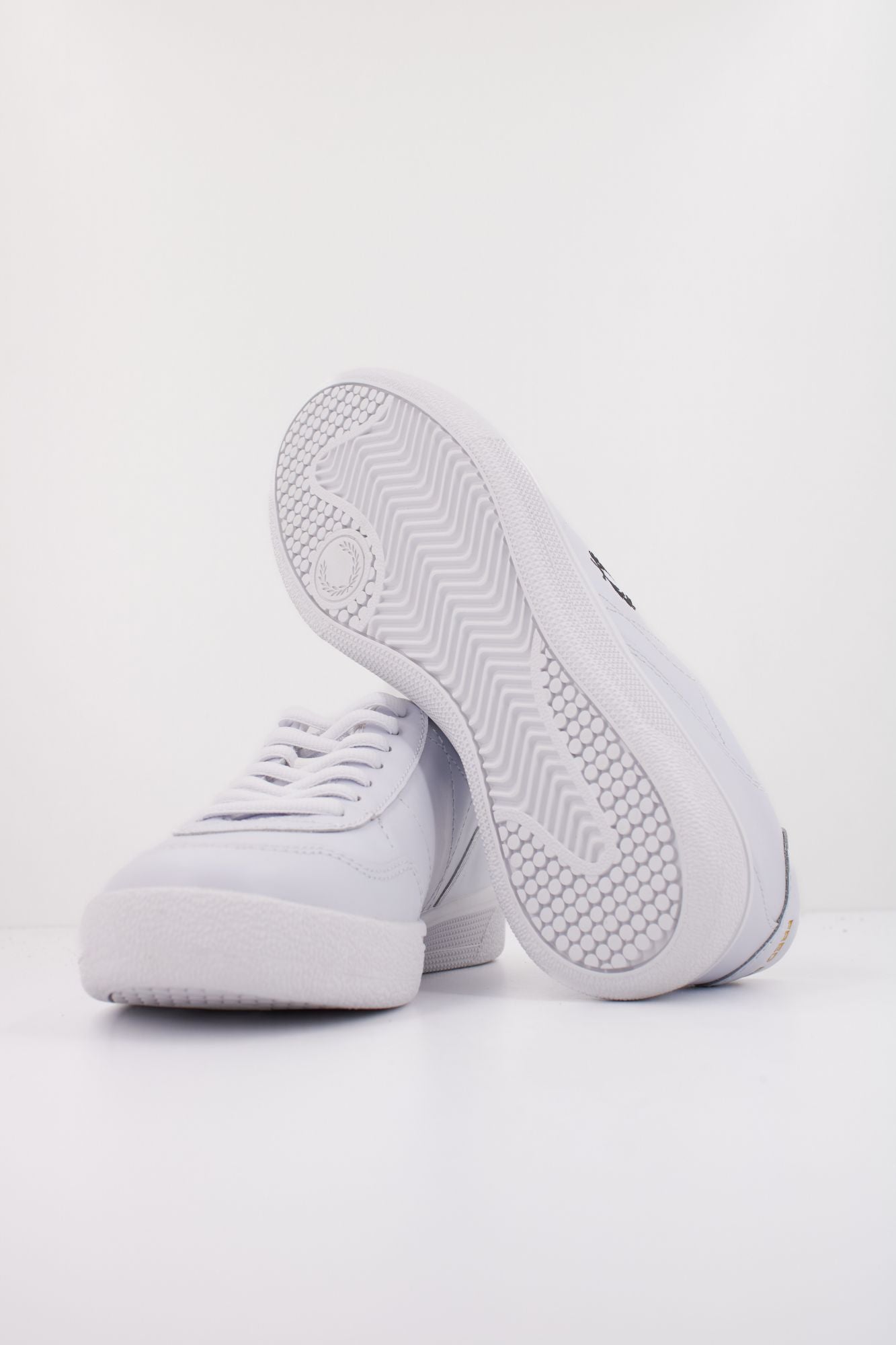 FRED PERRY B11 LEATHER en color BLANCO (5)