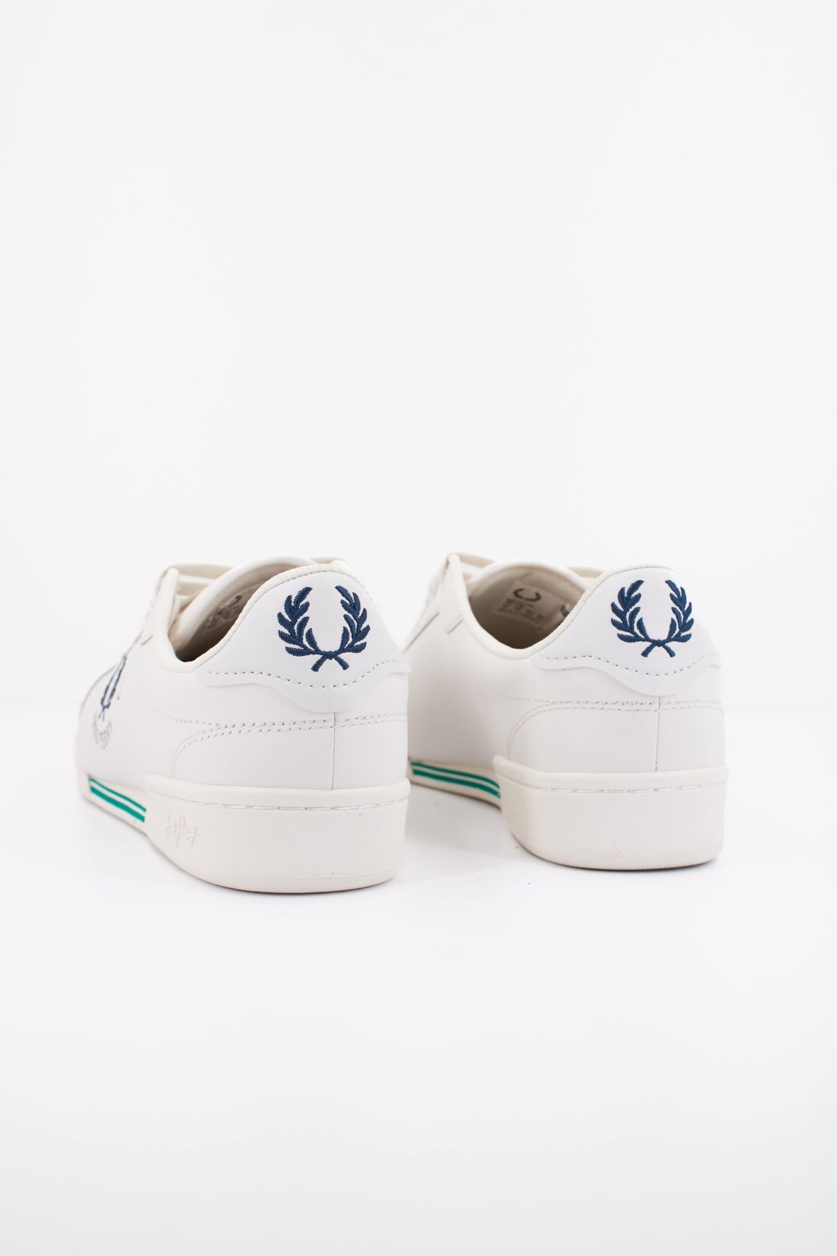 FRED PERRY B722 LEATHER en color BLANCO (4)
