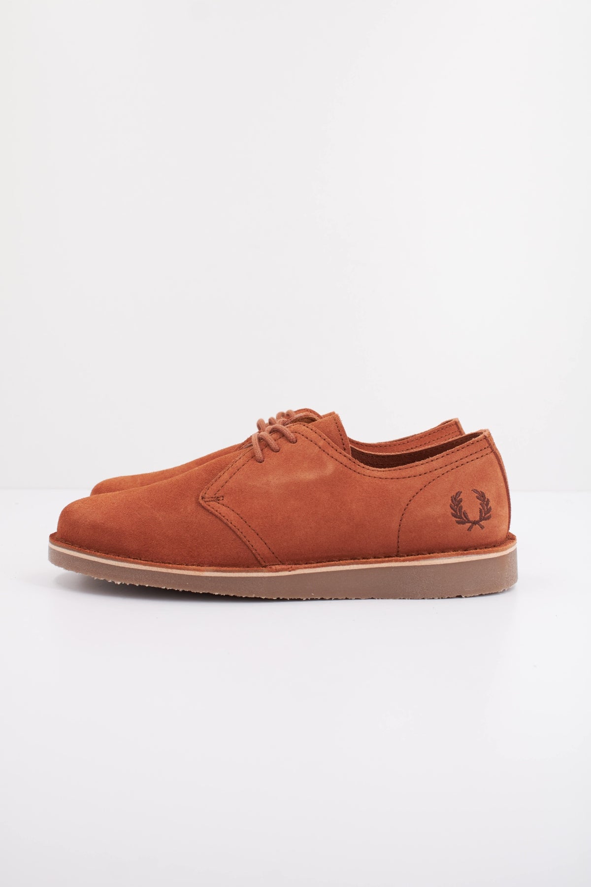 FRED PERRY LINDEN SUEDE en color MARRON (1)