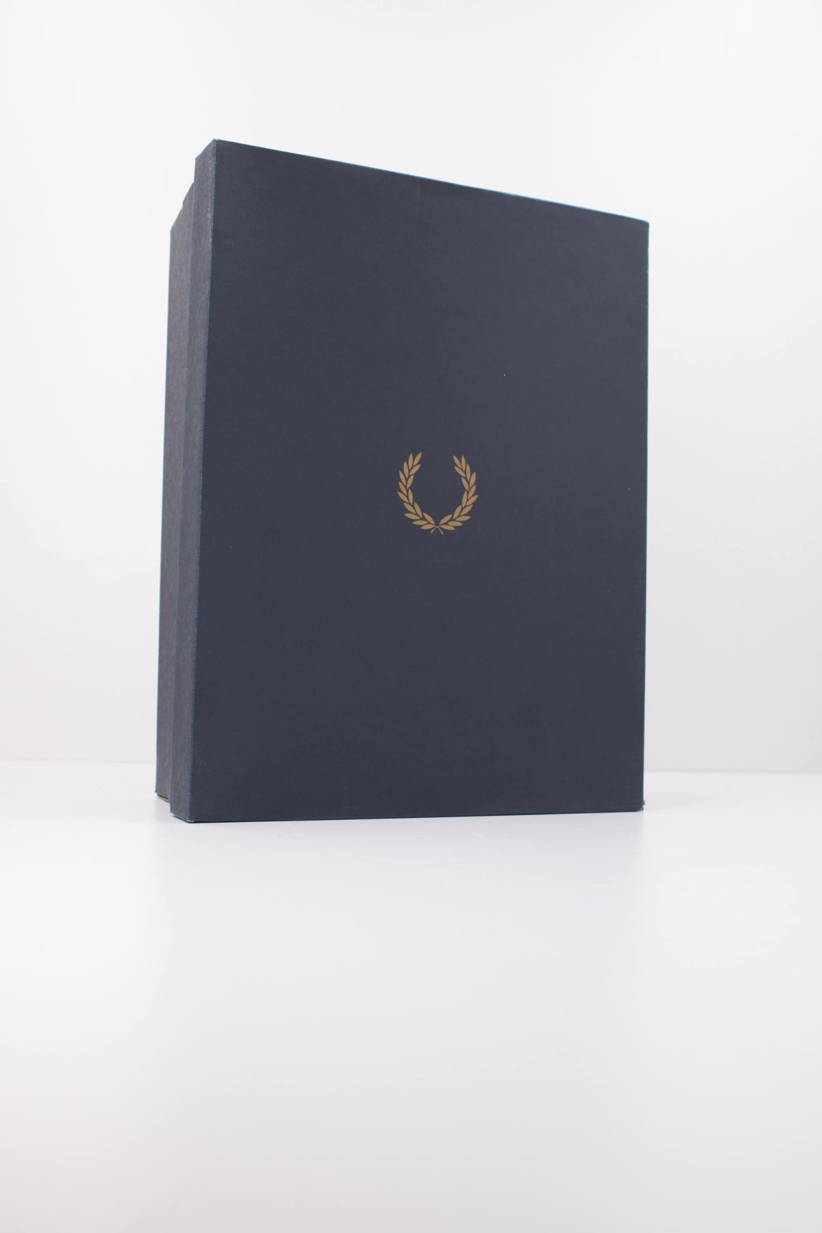 FRED PERRY KENNEY LOW WAXED en color NEGRO (6)