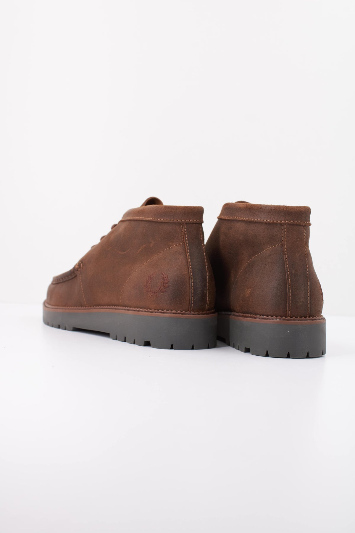 FRED PERRY KENNEY MID WAXED SUEDE en color MARRON (4)
