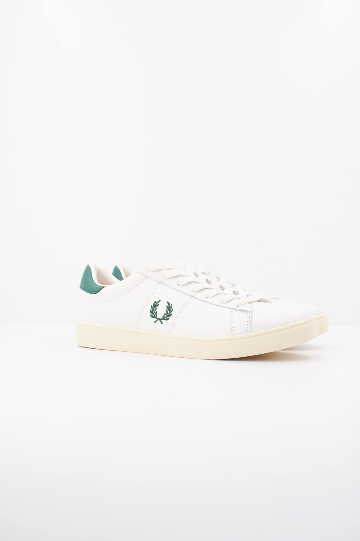 FRED PERRY SPENCER LEATHER en color BLANCO (2)