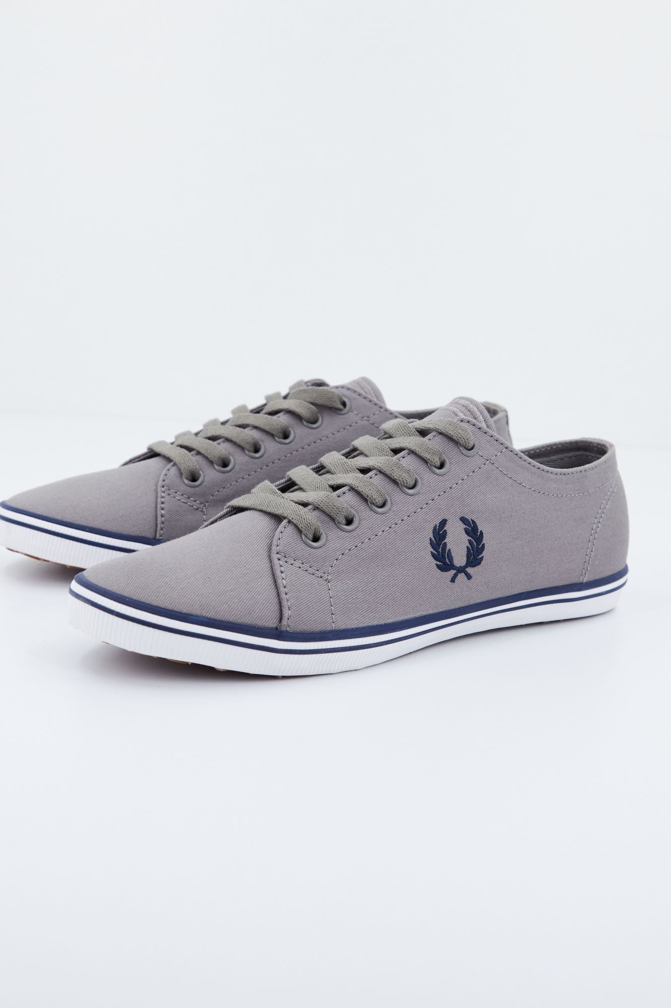 FRED PERRY KINGSTON TWILL en color GRIS (1)