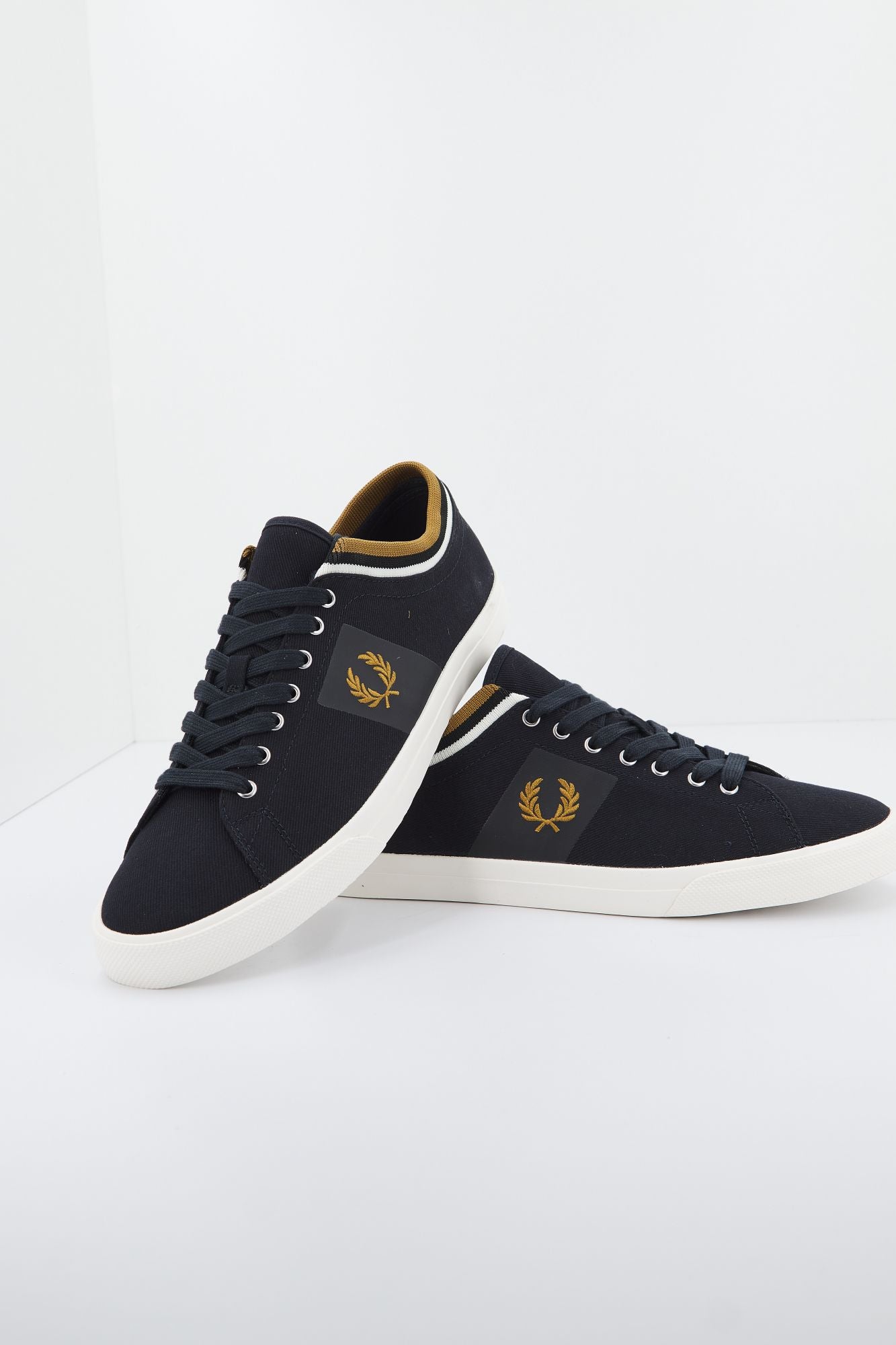 FRED PERRY UNDERSPIN TIPPED CT en color AZUL (1)