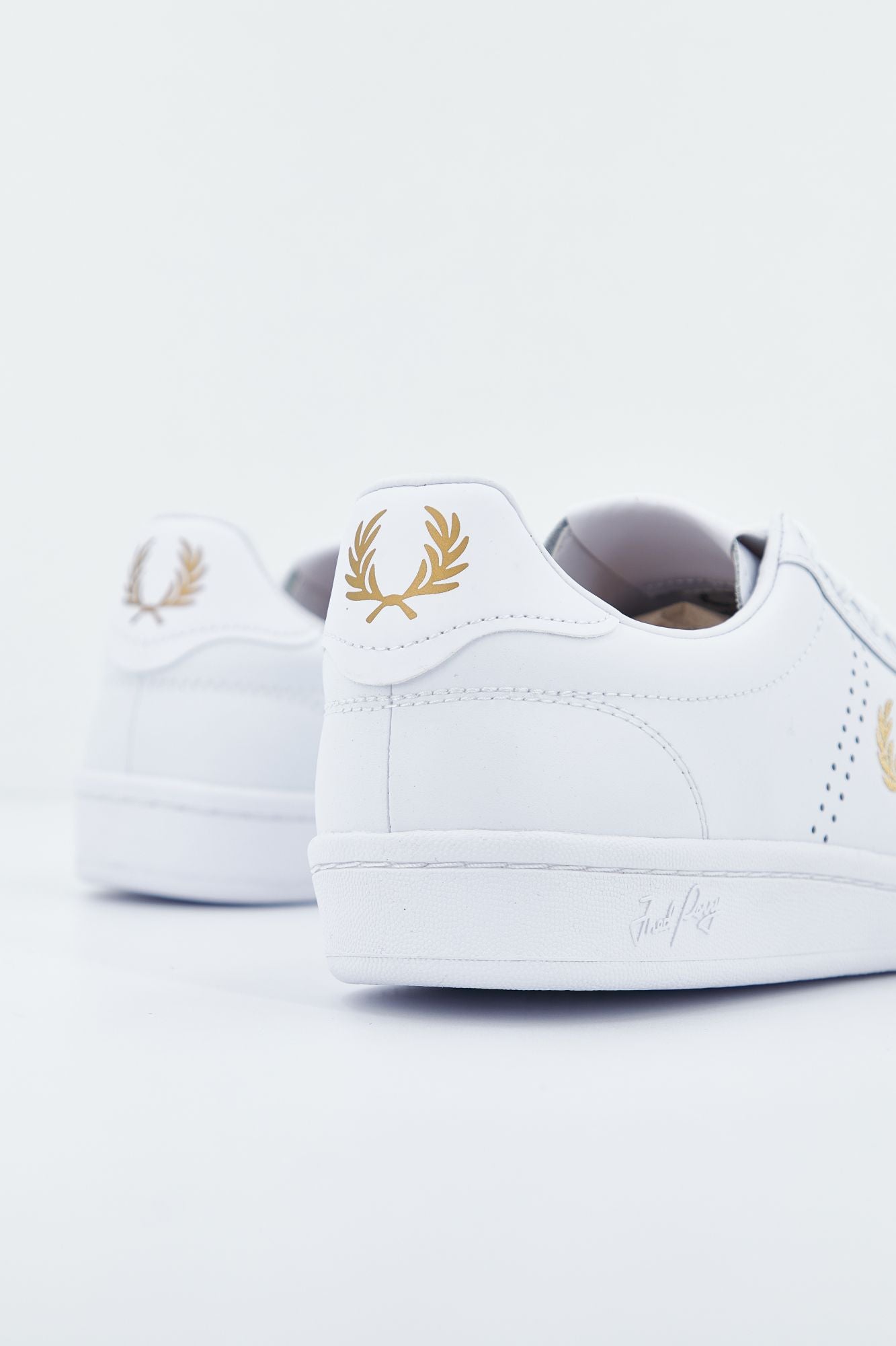 FRED PERRY B721 LEATHER en color BLANCO (3)