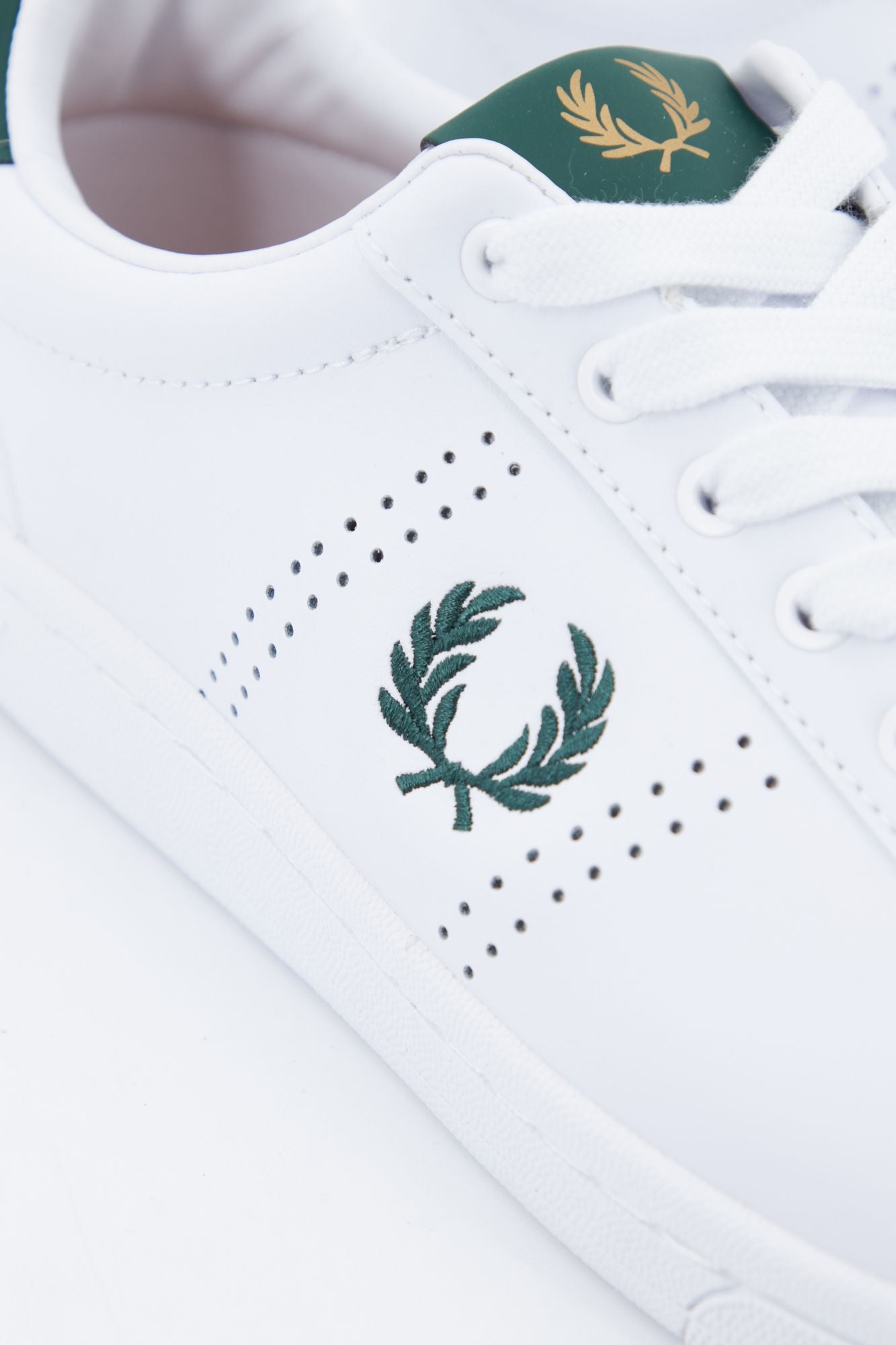FRED PERRY B8321  en color BLANCO (4)