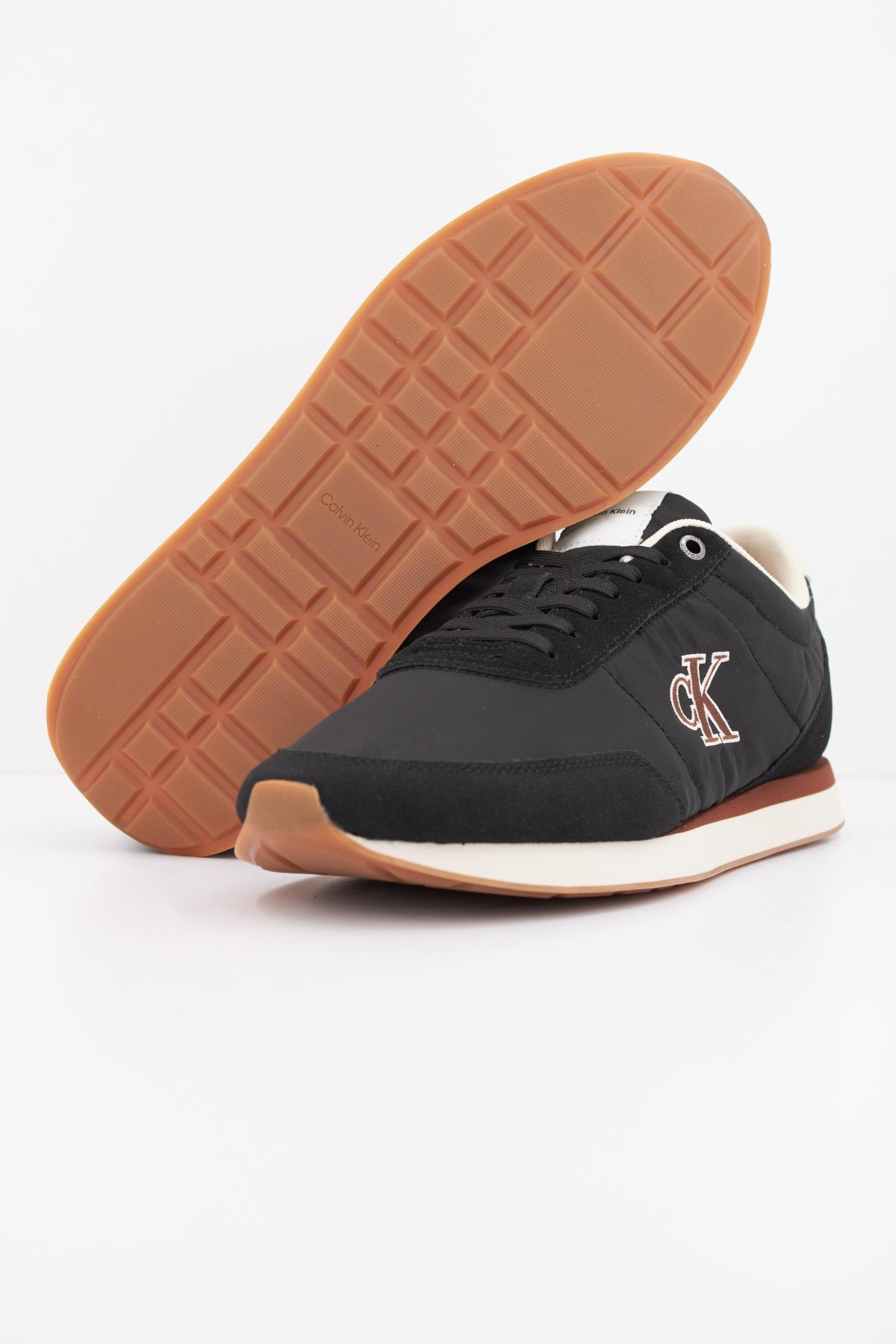 CALVIN KLEIN RETRO RUNNER ESS MIX MAT en color NEGRO (5)