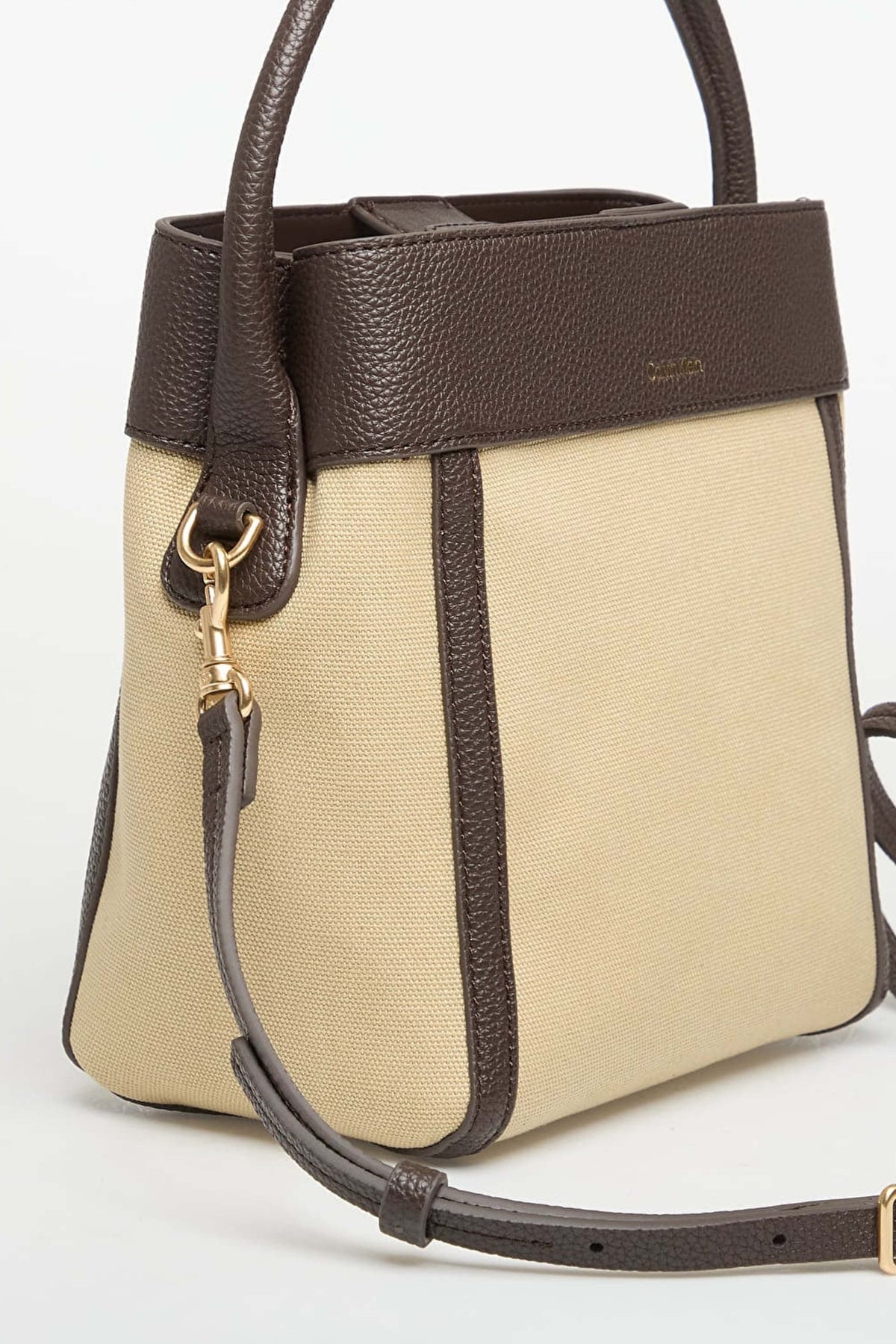 CALVIN KLEIN BUCKET WITH STRAP en color VERDE (2)