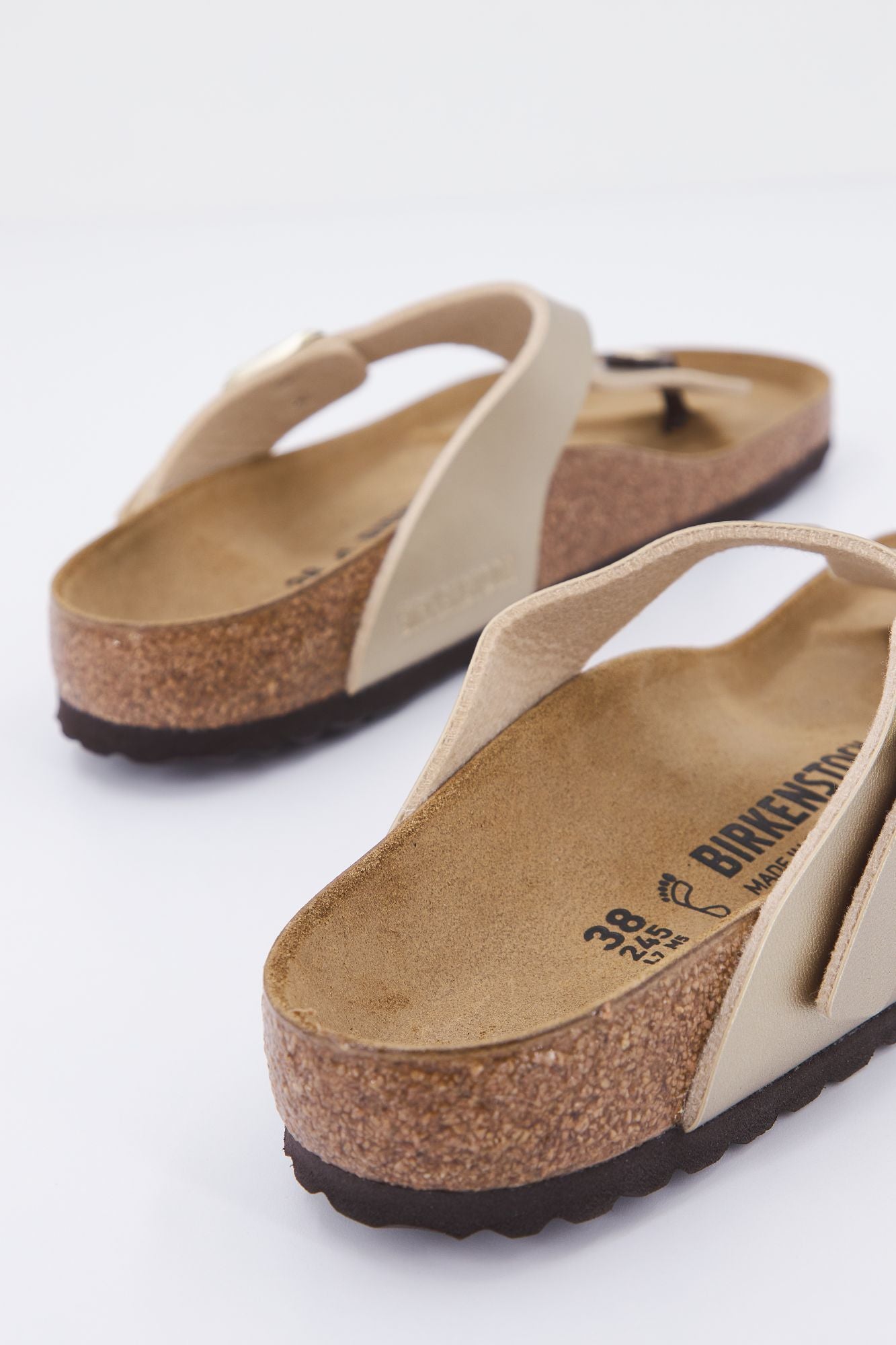 BIRKENSTOCK GIZEH BF en color ORO (3)