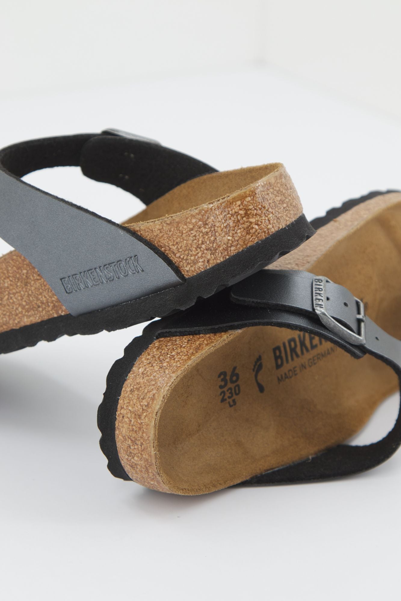 BIRKENSTOCK  GIZEH BF en color NEGRO (3)