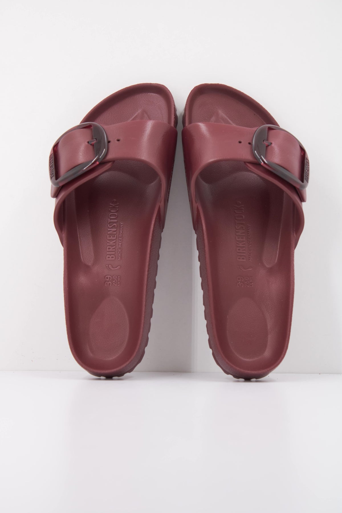 BIRKENSTOCK 1033116BI  en color BURDEOS (3)
