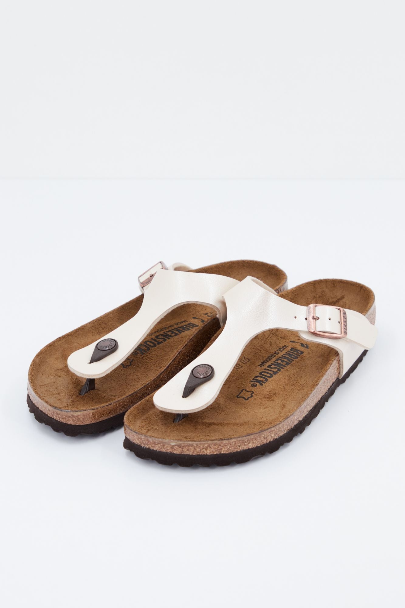 BIRKENSTOCK Gizeh BF  en color PLATA (1)