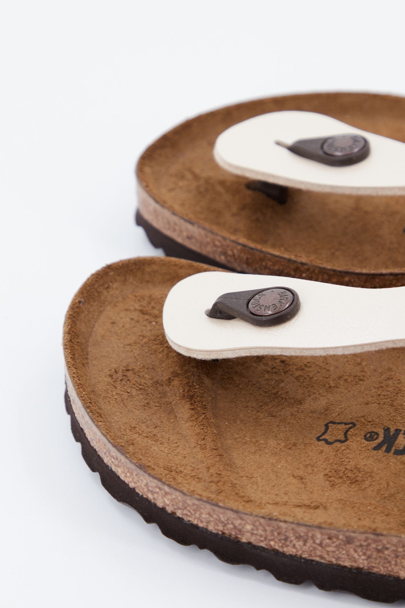 BIRKENSTOCK Gizeh BF  en color PLATA (2)
