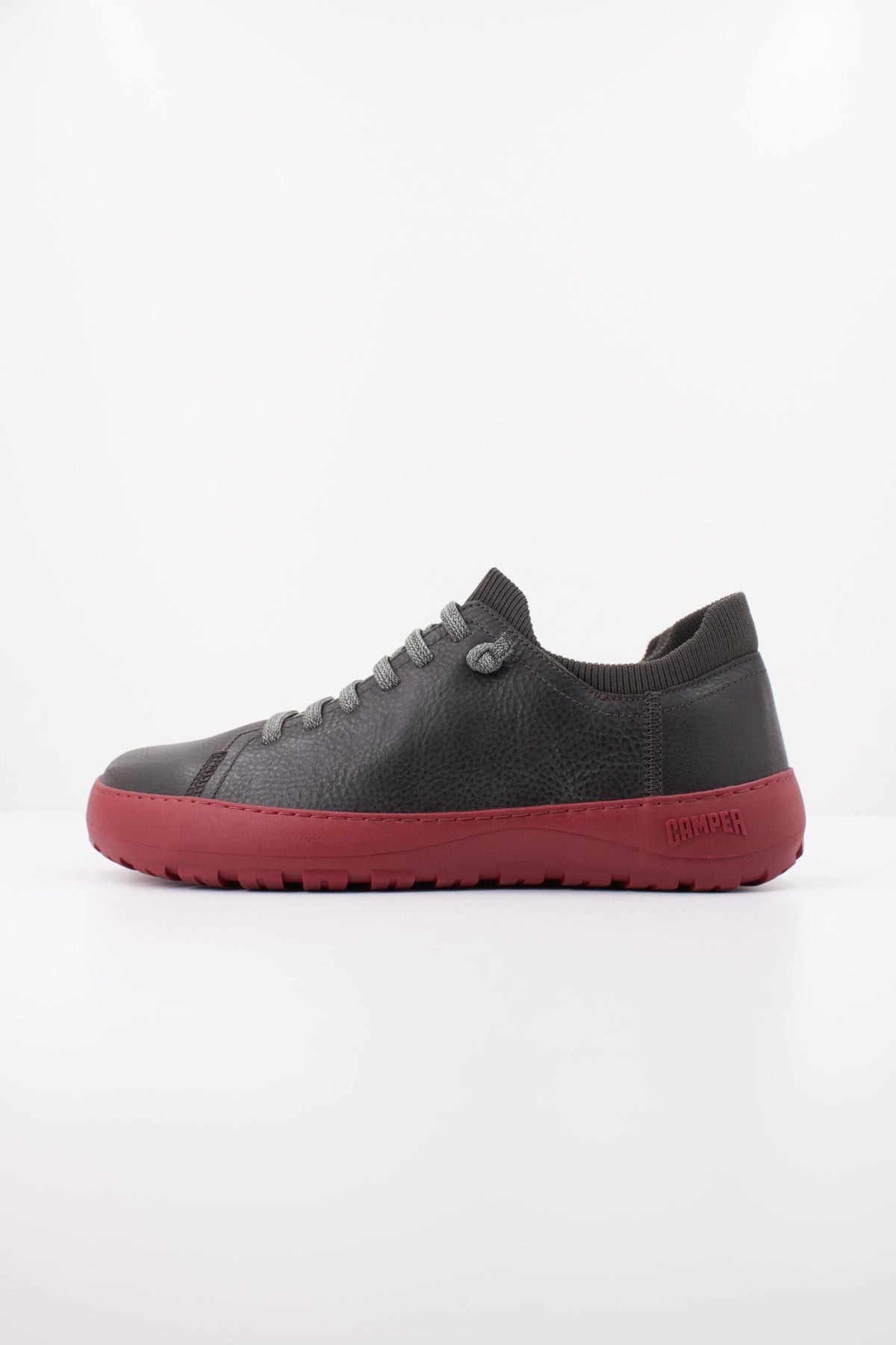 CAMPER HOWDY en color NEGRO (1)