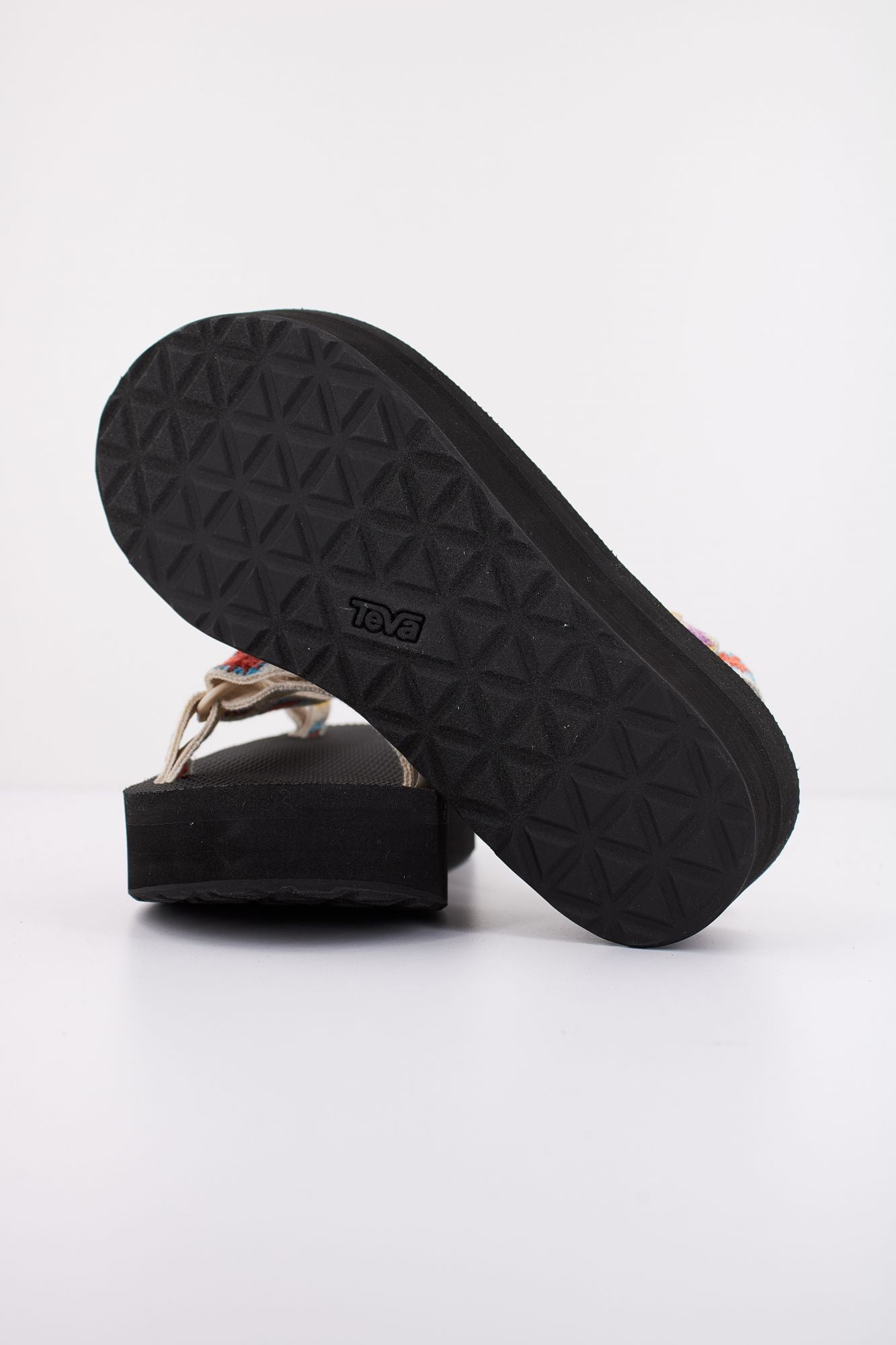 TEVA W FLATFORM UNIVERSAL CROCHE en color BEIS (4)